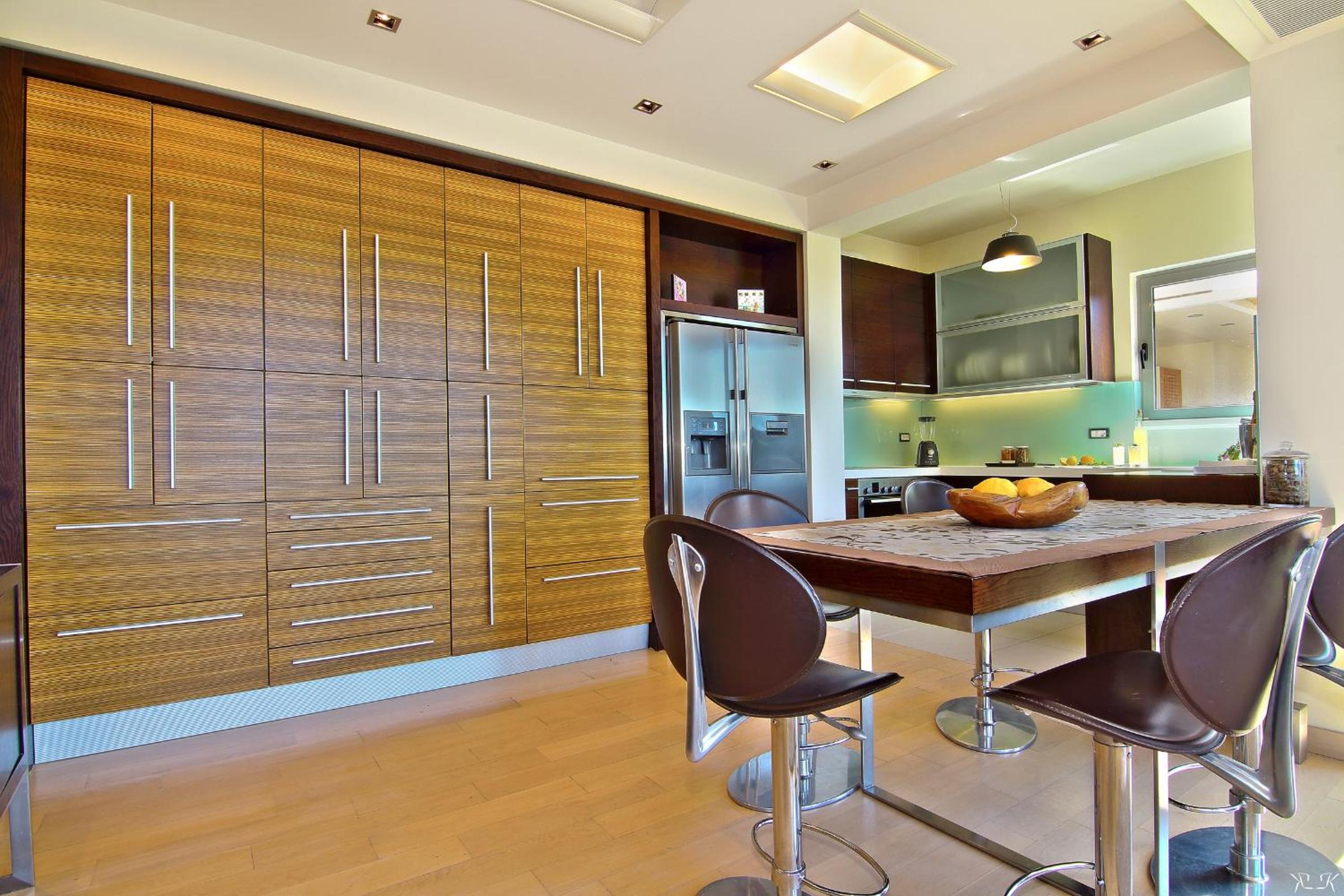 Four-Bedroom Villa with Private Pool and Sea View - Photo 17