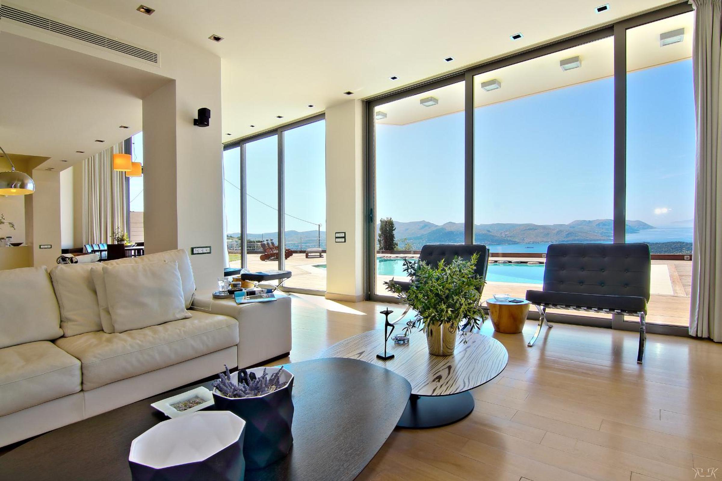 Four-Bedroom Villa with Private Pool and Sea View - Photo 12
