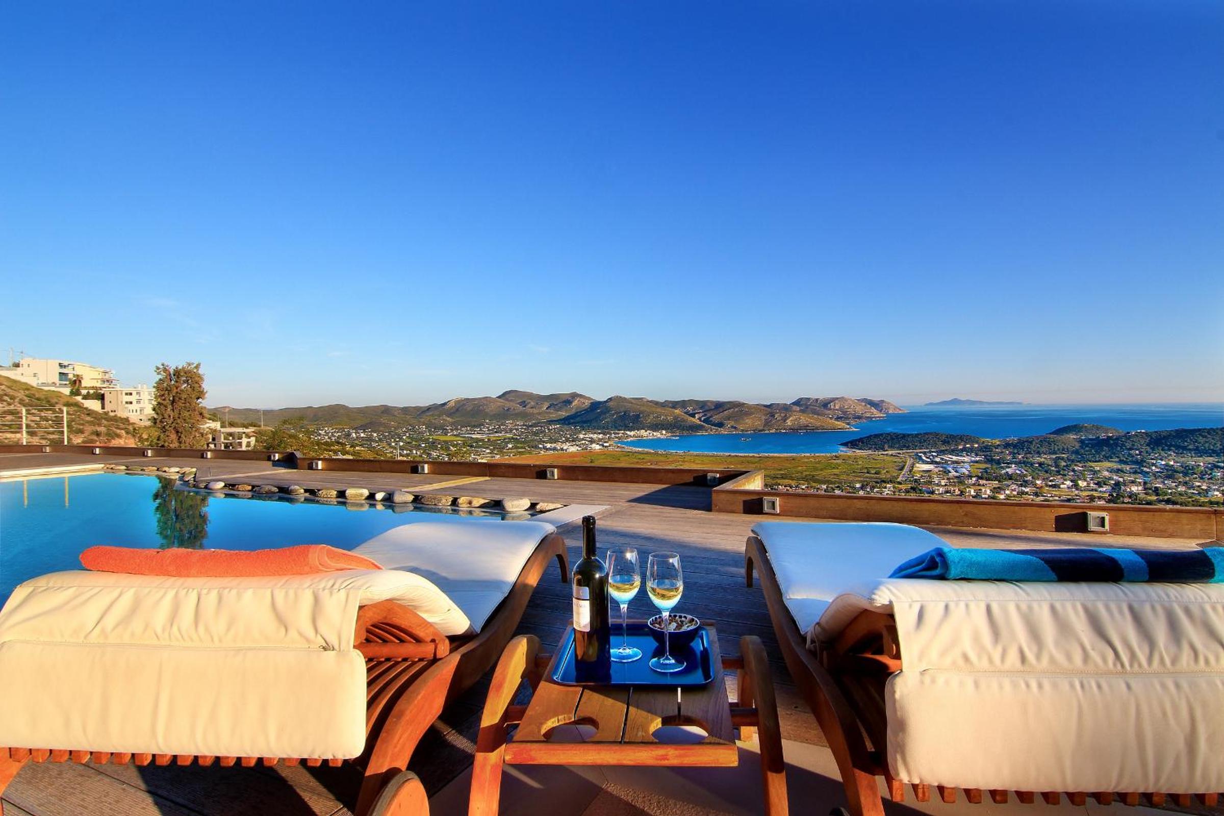 Four-Bedroom Villa with Private Pool and Sea View - Photo 30