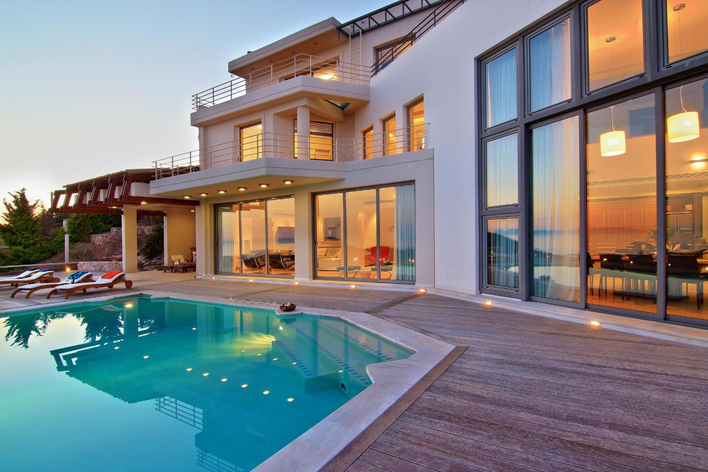 Four-Bedroom Villa with Private Pool and Sea View - Photo 32