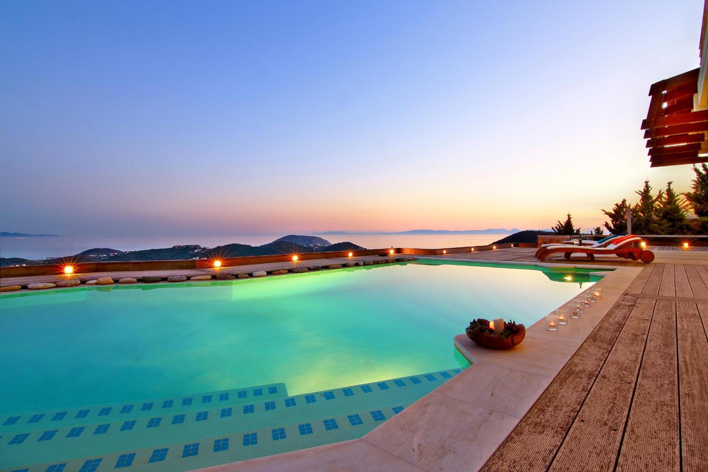 Four-Bedroom Villa with Private Pool and Sea View - Photo 33