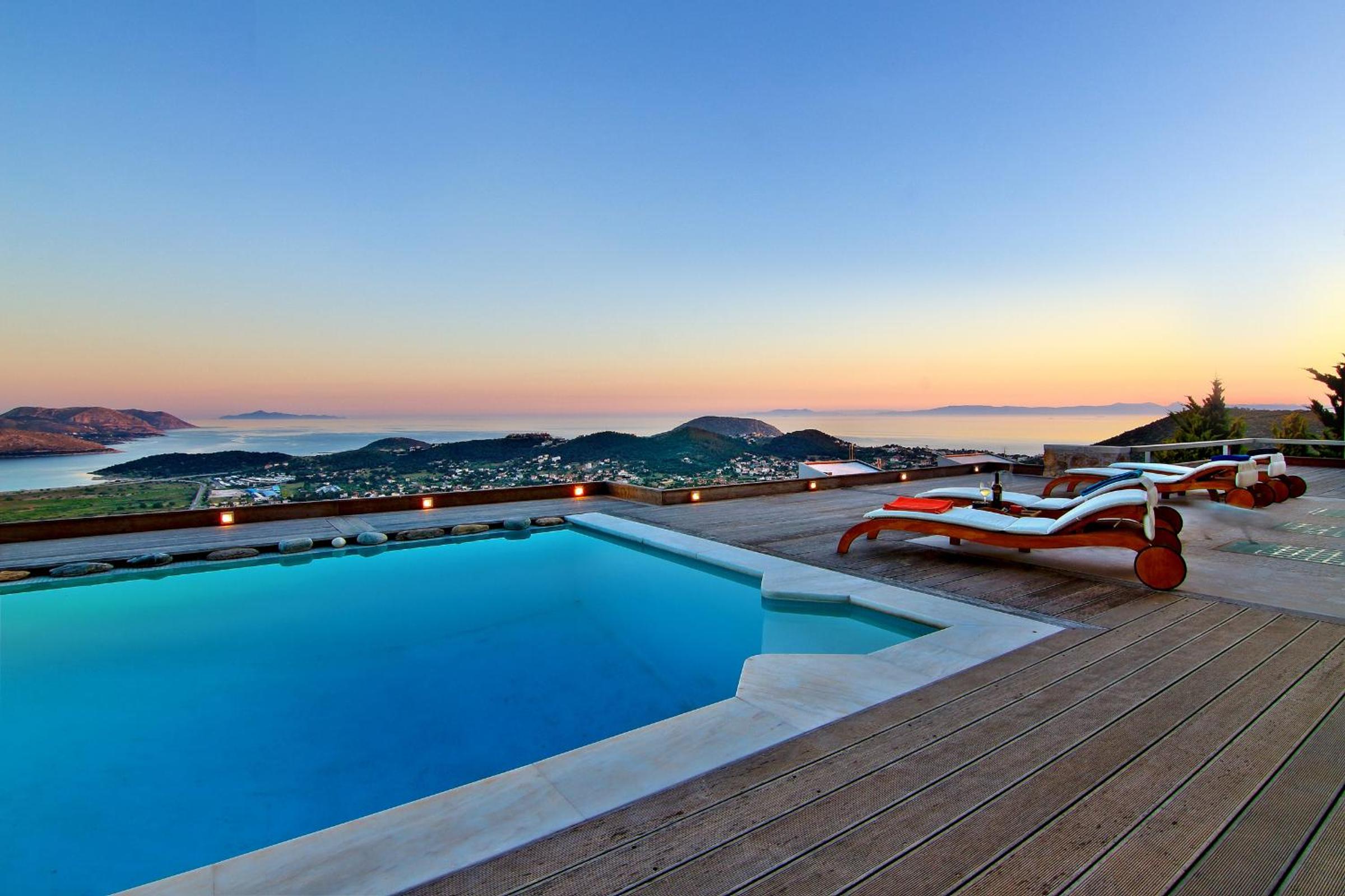 Four-Bedroom Villa with Private Pool and Sea View - Photo 34