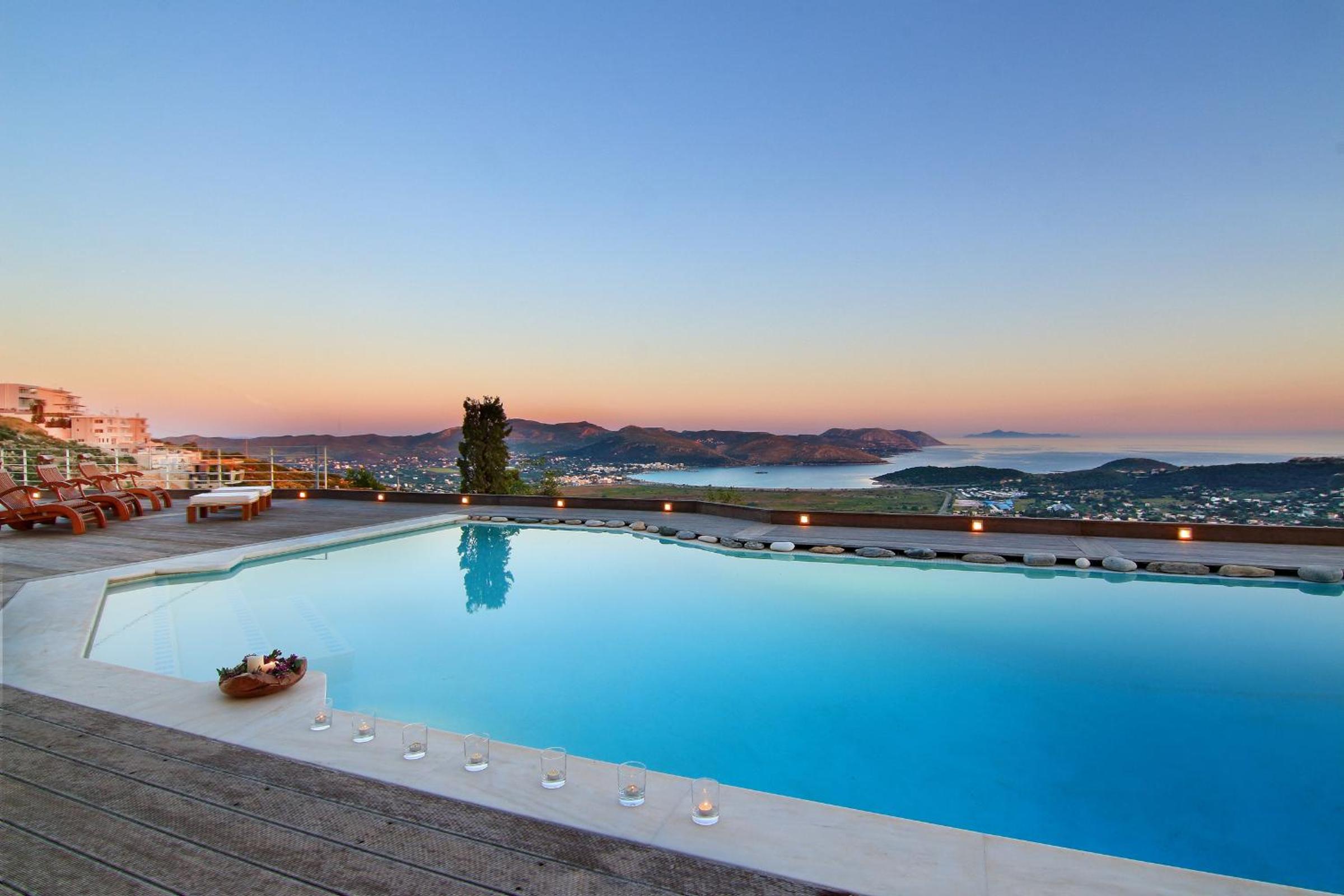 Four-Bedroom Villa with Private Pool and Sea View - Photo 5