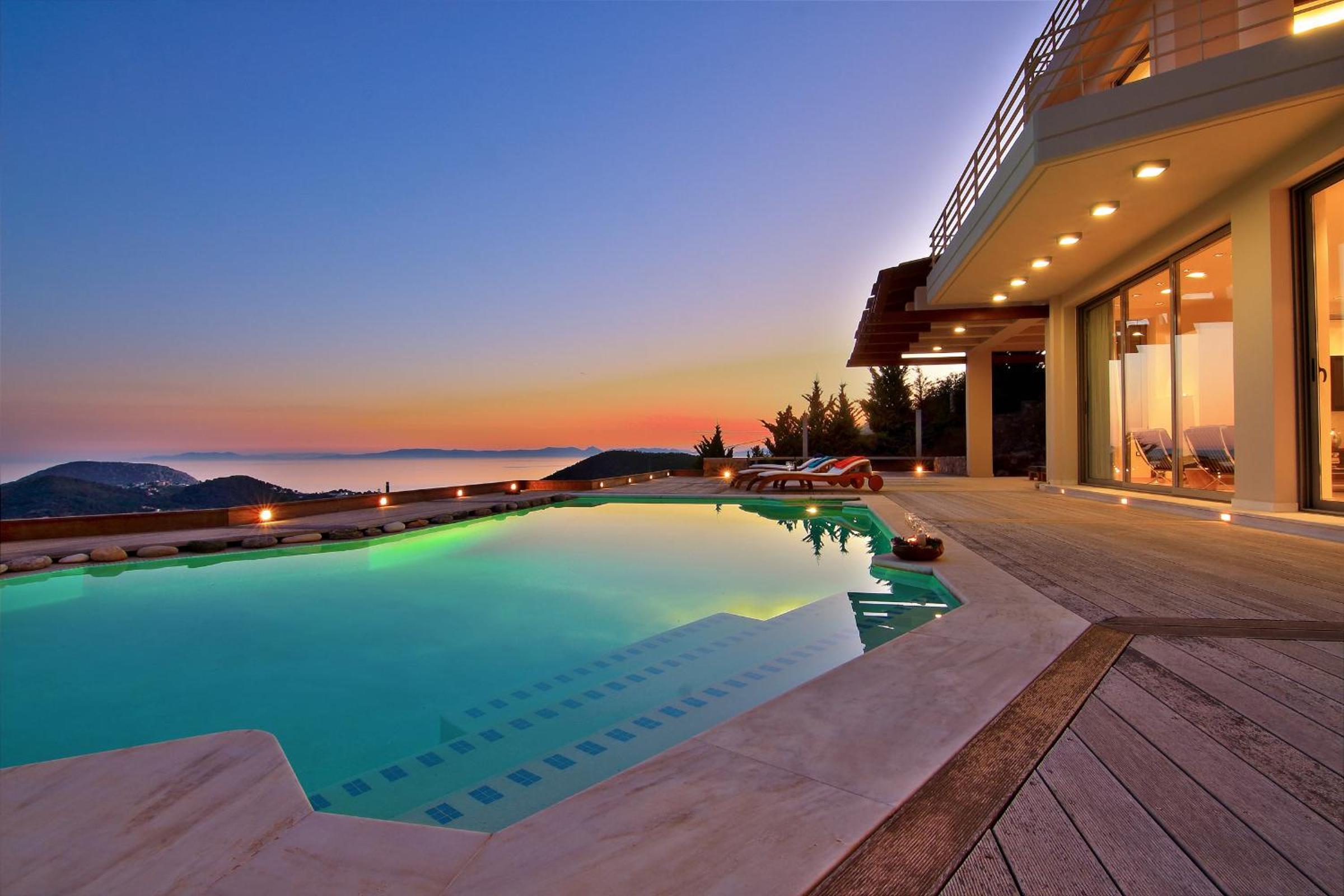 Four-Bedroom Villa with Private Pool and Sea View - Photo 4