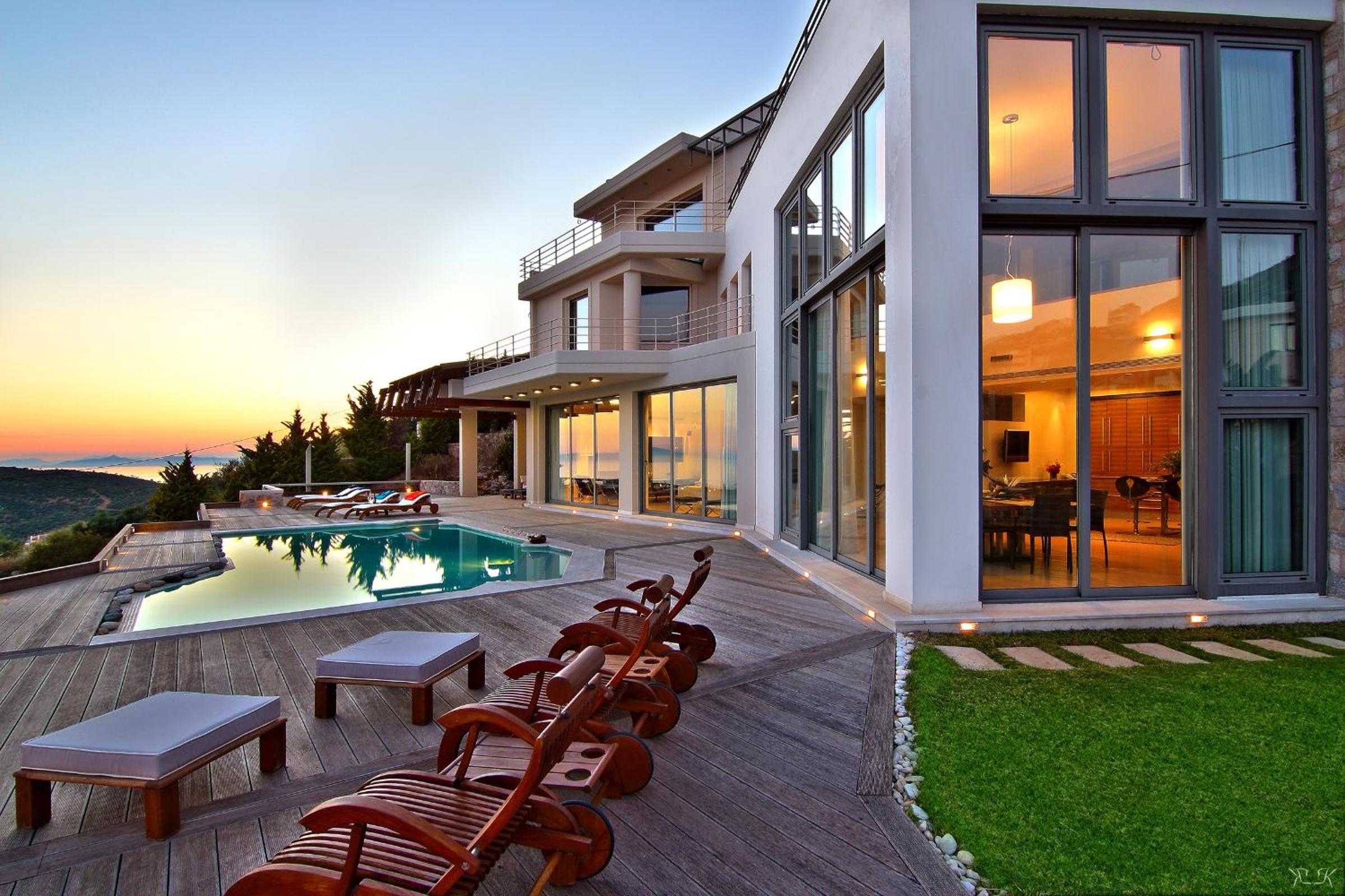 Four-Bedroom Villa with Private Pool and Sea View - Photo 43