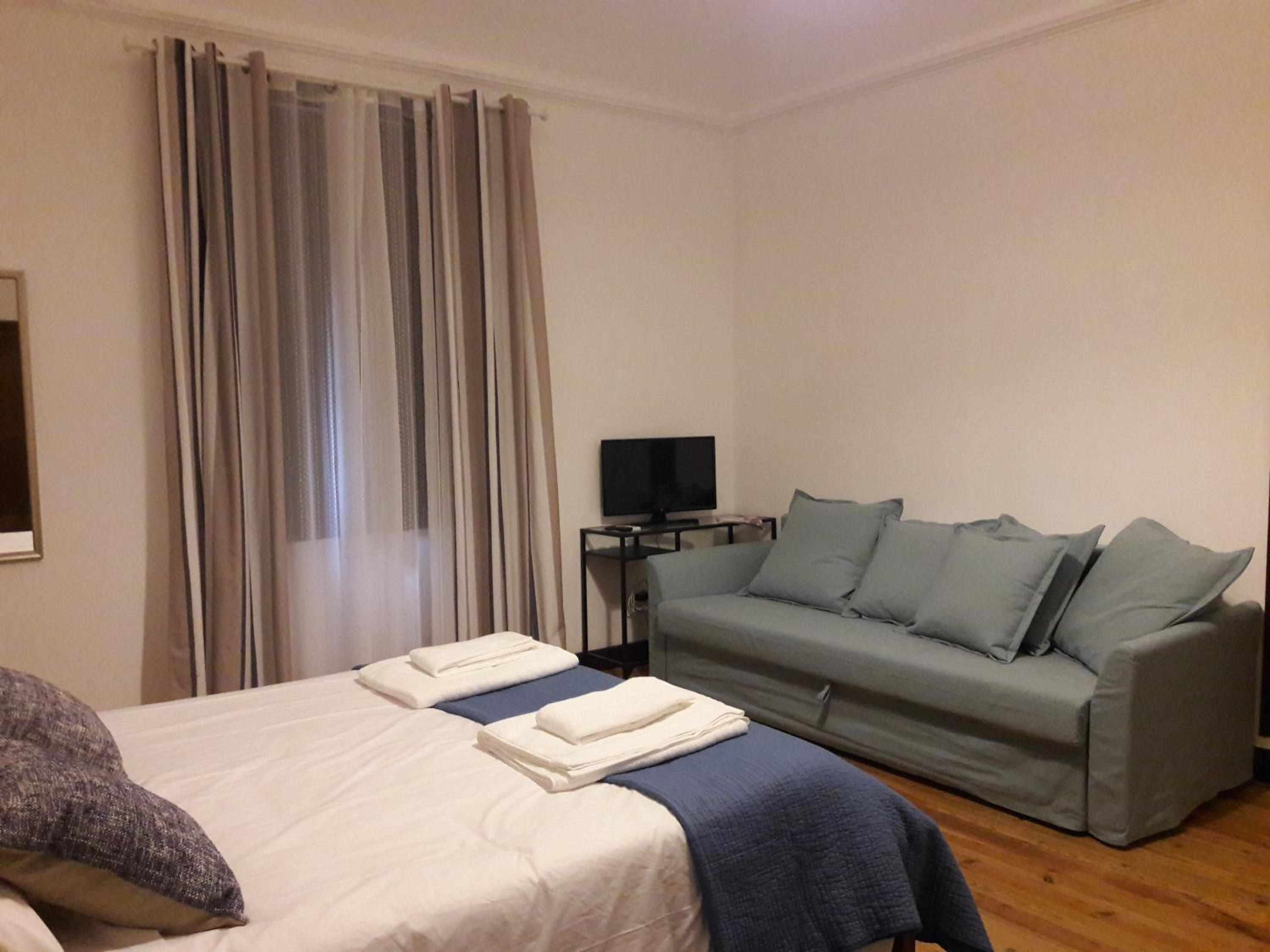 Three-Bedroom Apartment - Photo 2