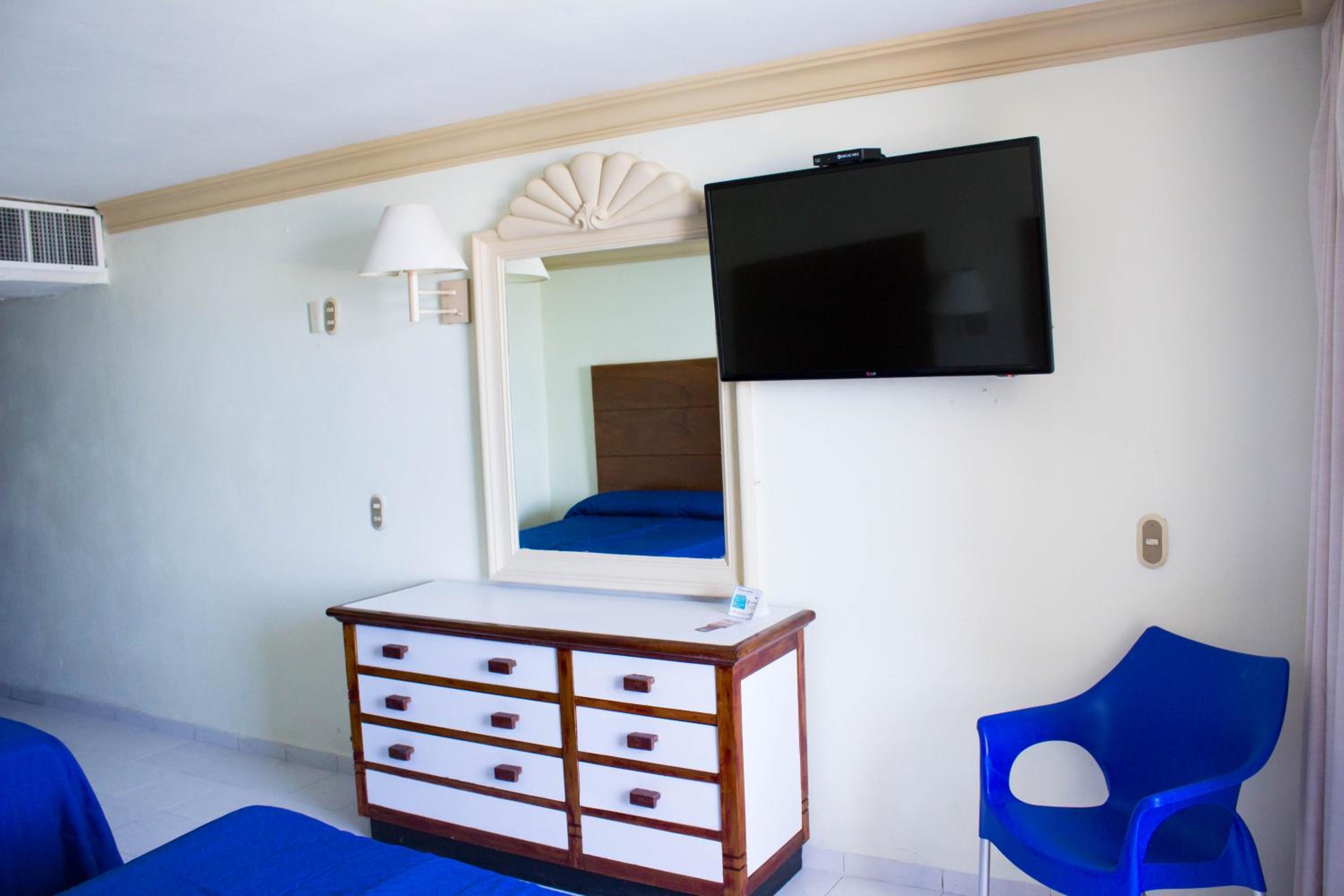 Double Room with Two Double Beds - Photo 5