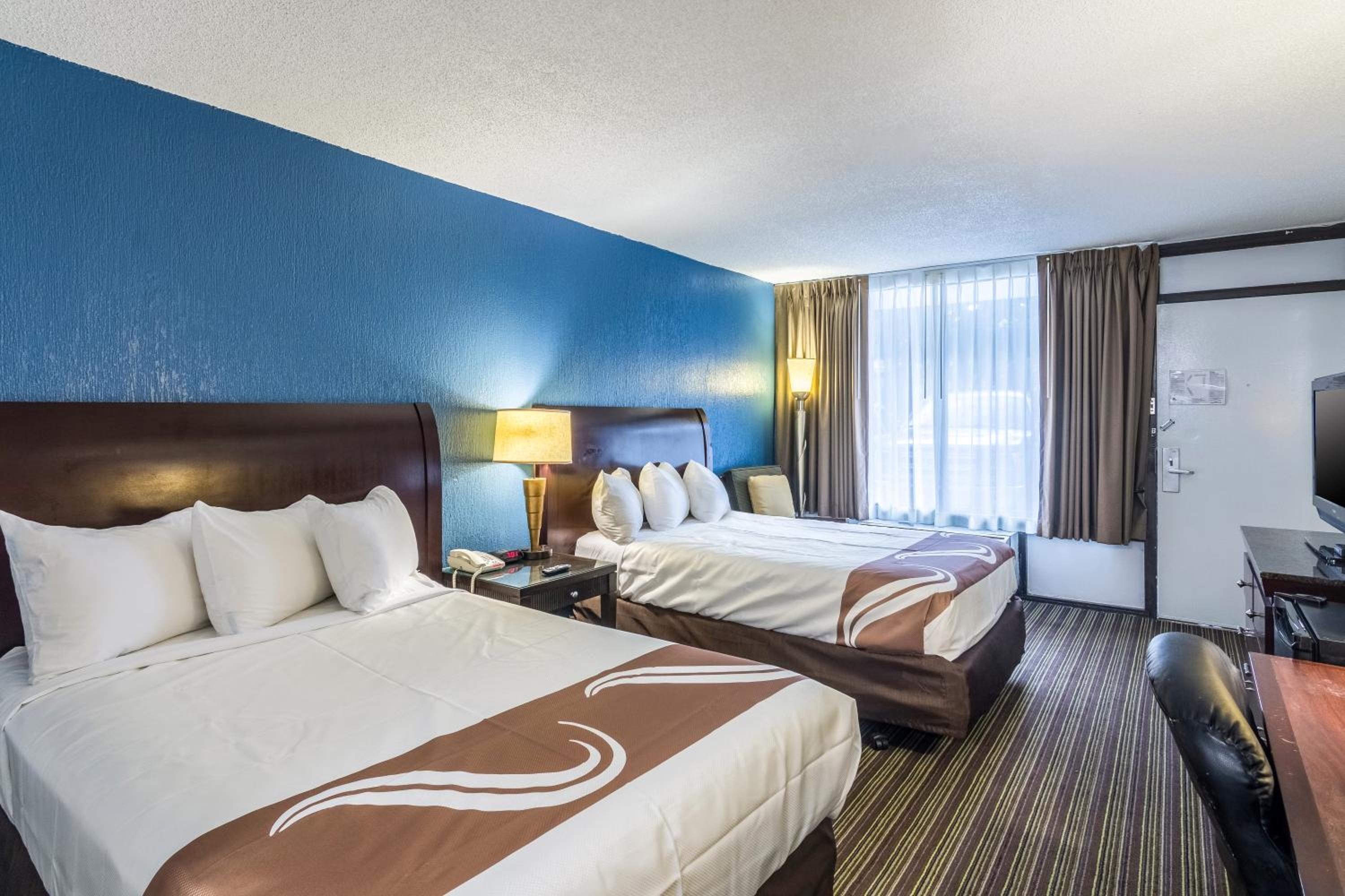 Double Room with Two Double Beds - Non-Smoking - Photo 4