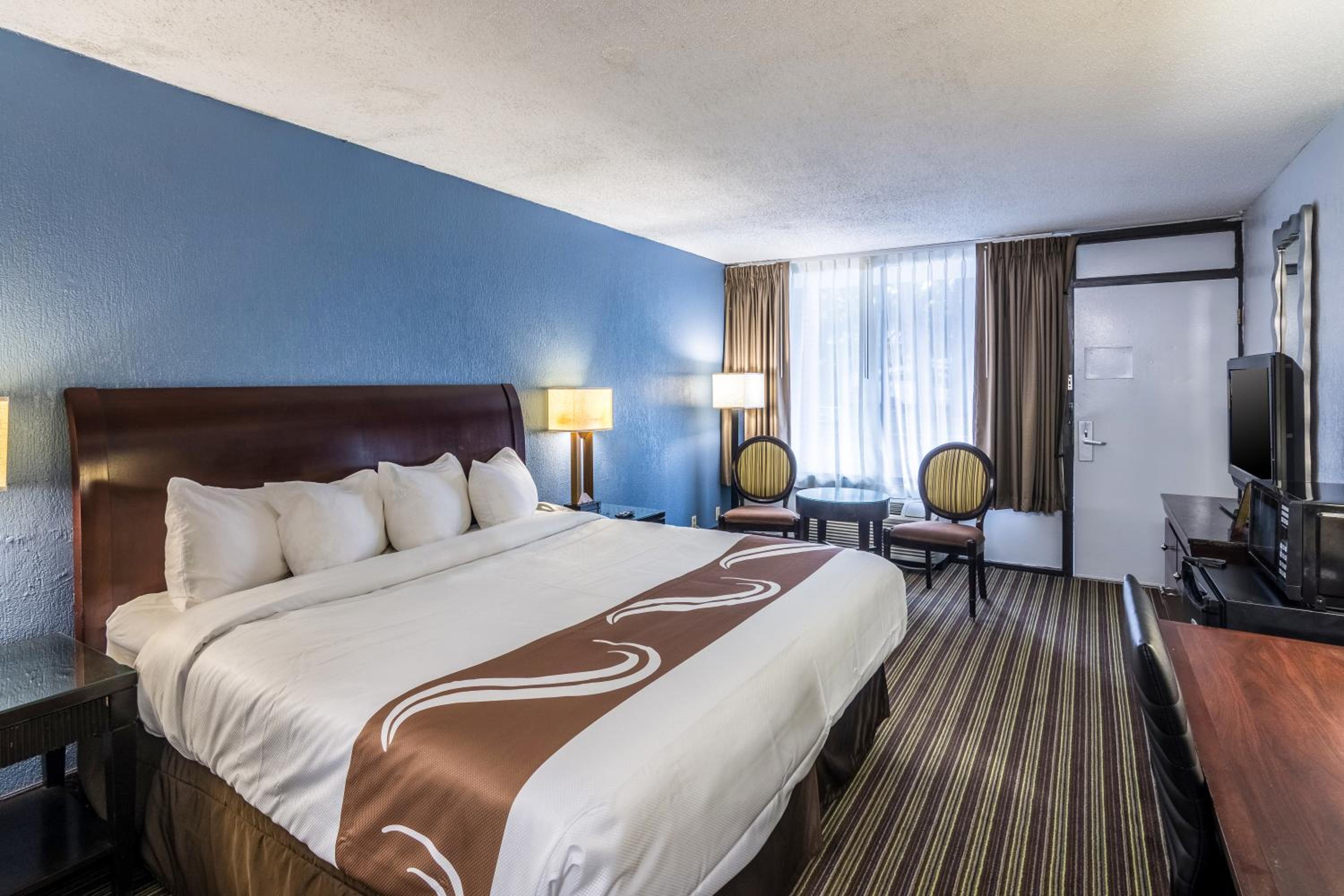 King Room - Non-Smoking - Photo 1