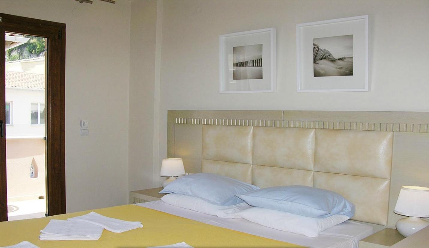 Studio With Side Sea View (2 Adults)