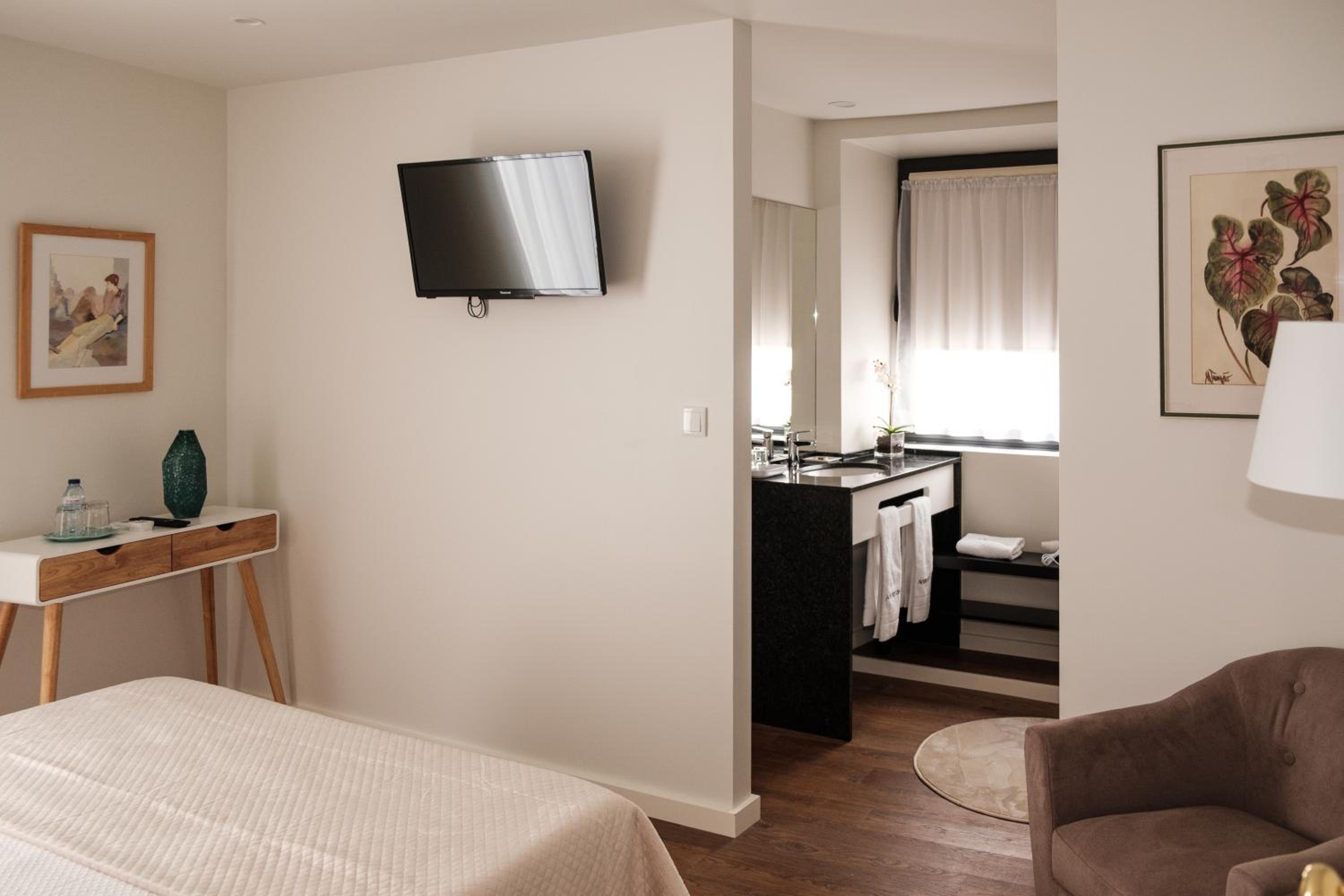 Standard Double Room - Photo 3