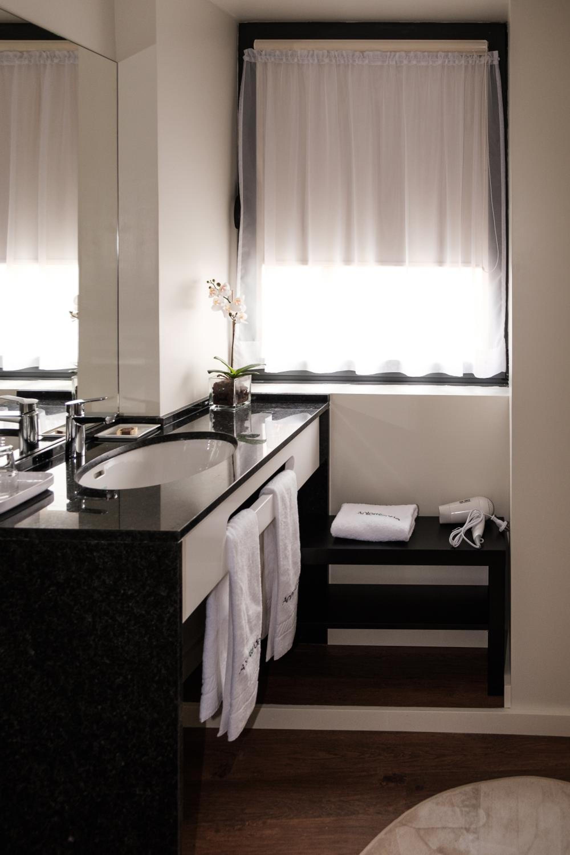Standard Double Room - Photo 5