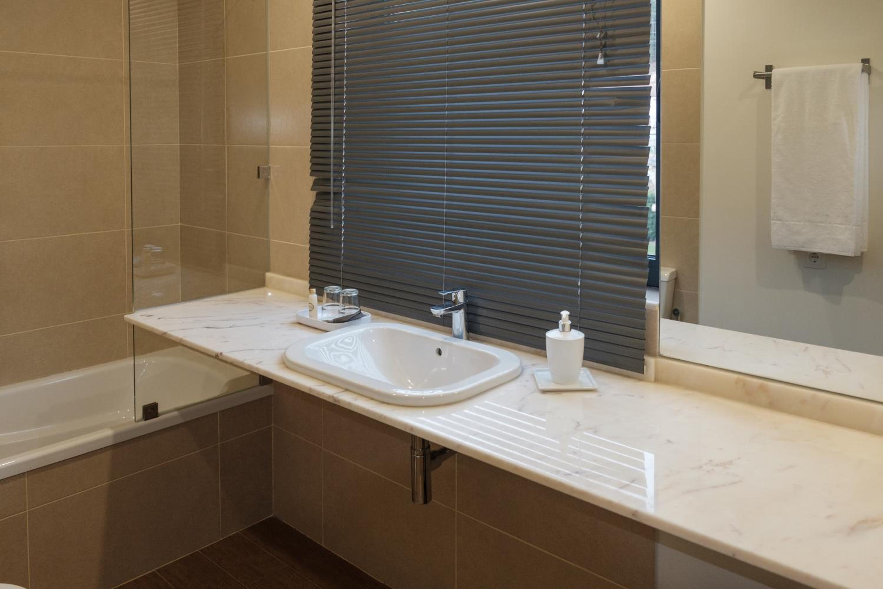 Deluxe Triple Room - Photo 7