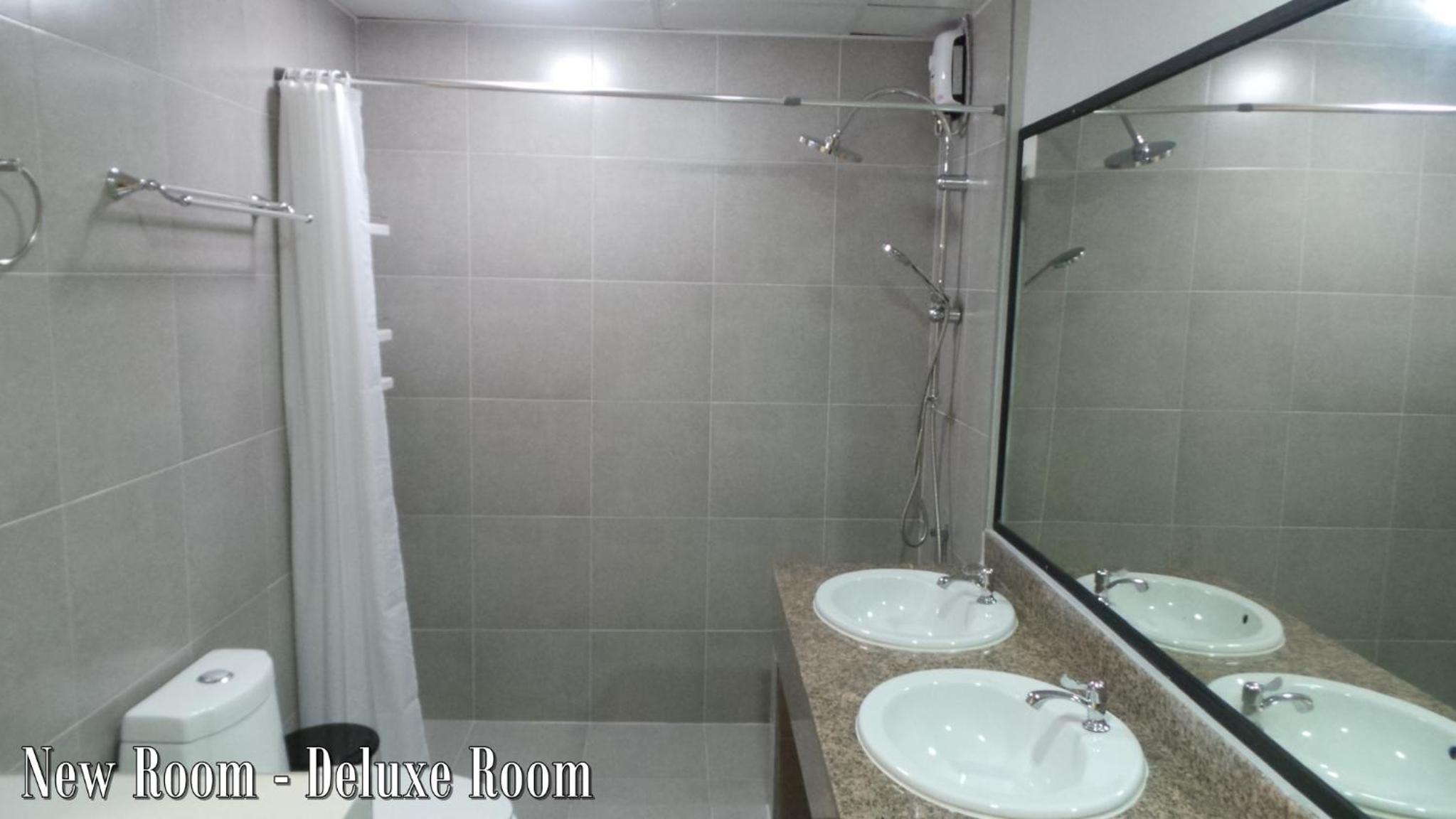 Deluxe King Room - Photo 4