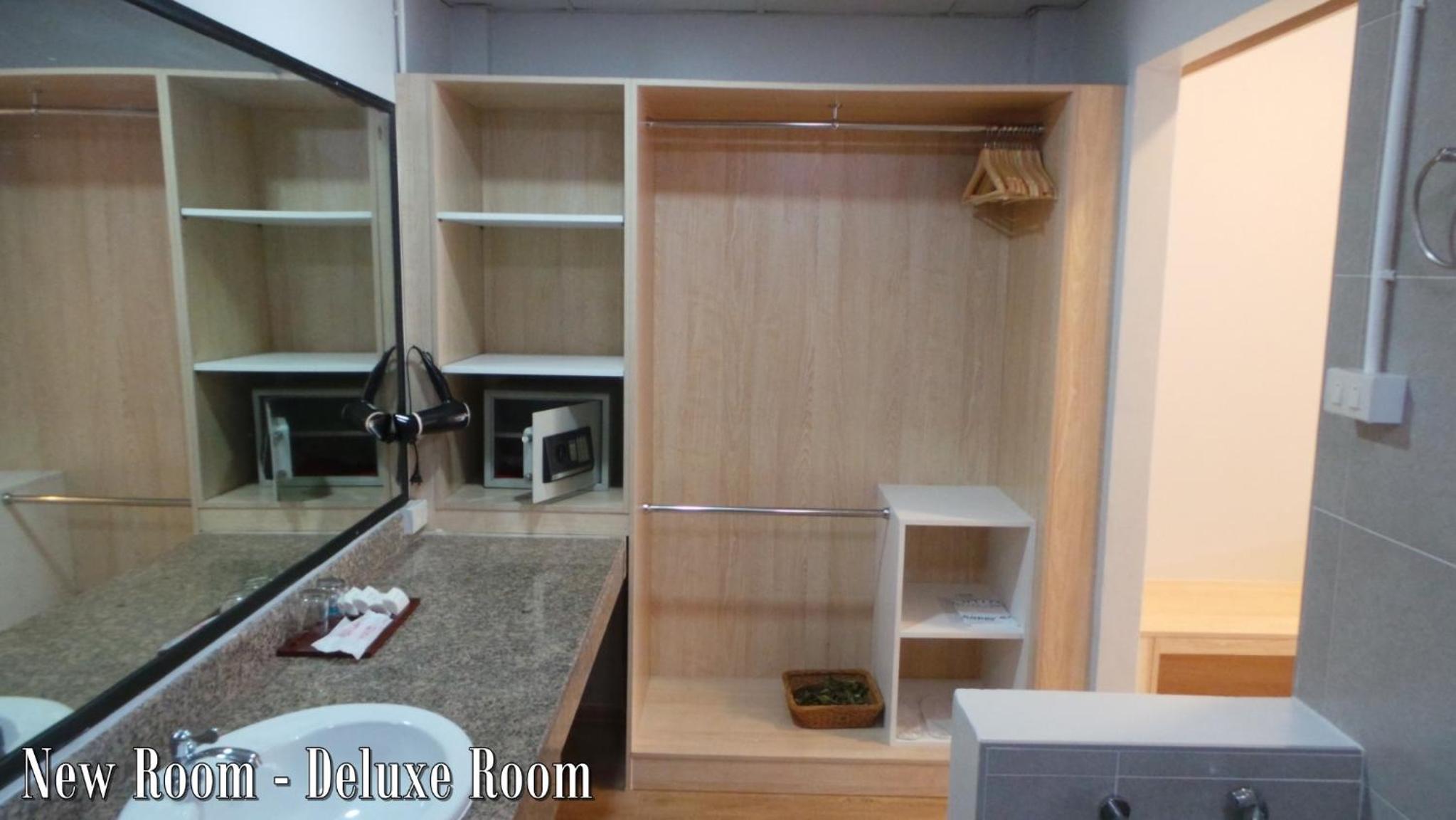 Deluxe King Room - Photo 5