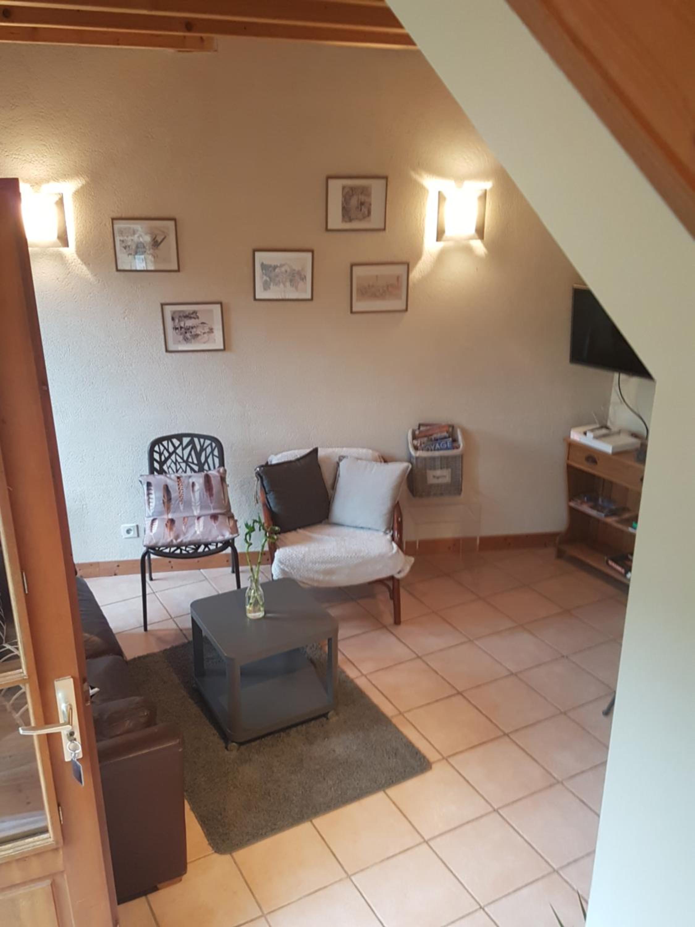 Two-Bedroom House - Photo 16