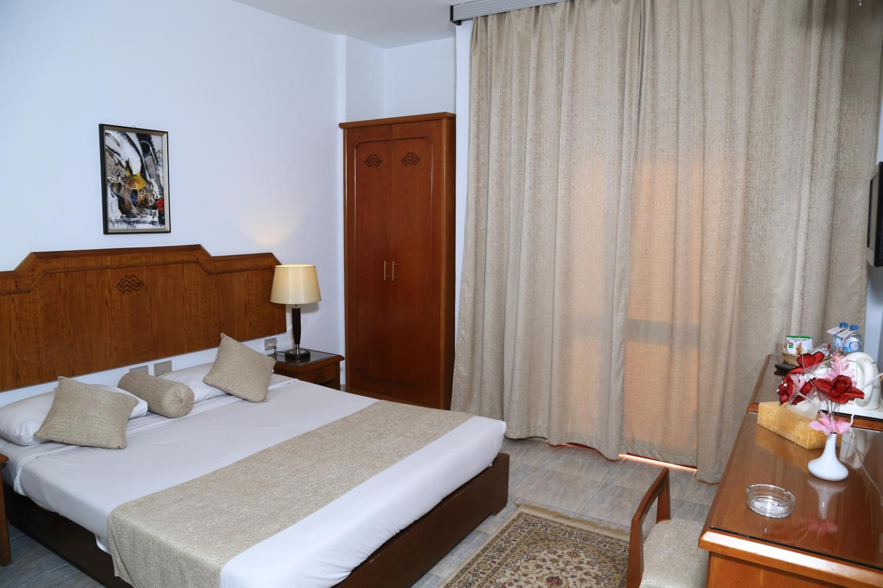 Standard Room with Partial Sea and Garden View photo 3