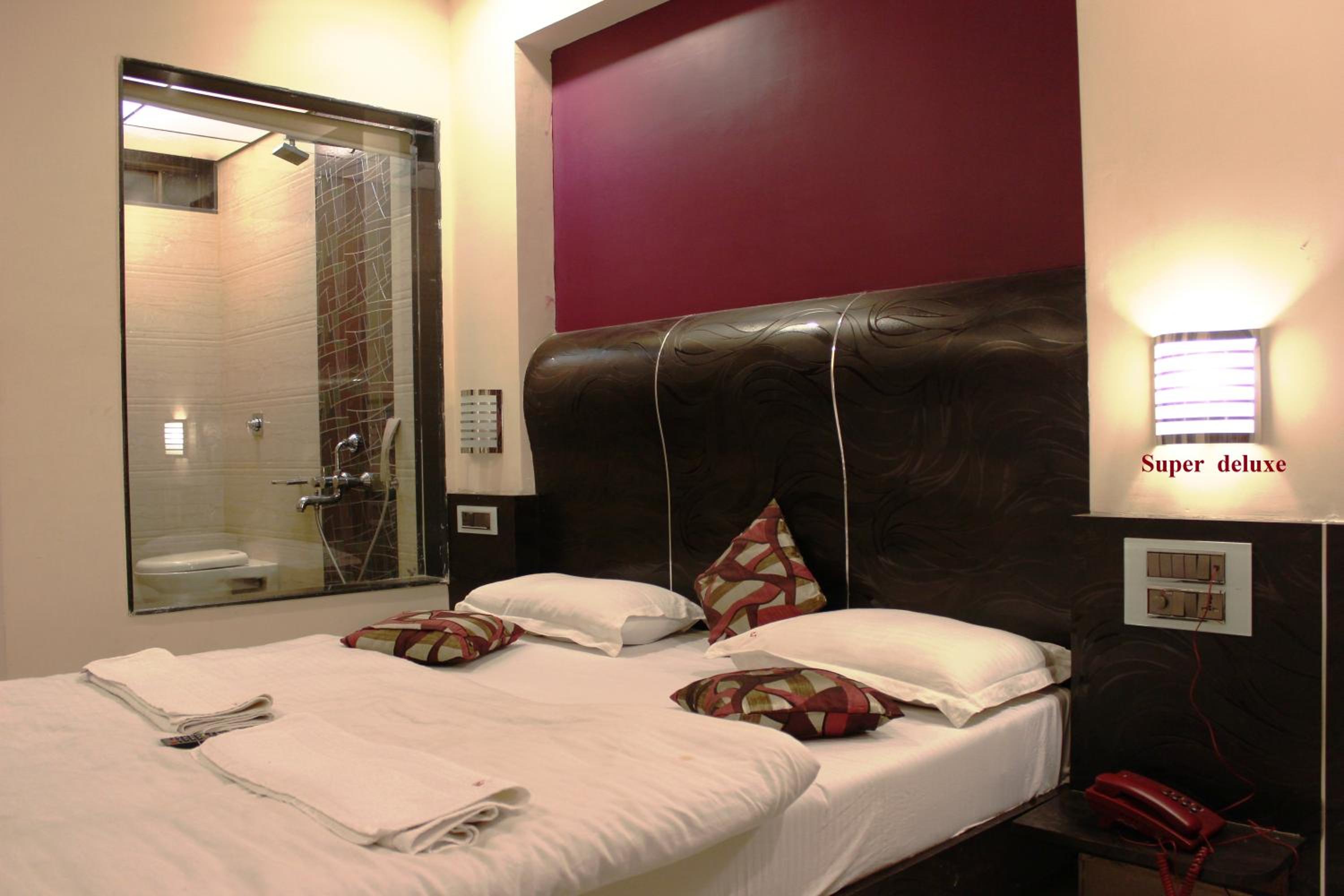 Deluxe Room - Photo 3