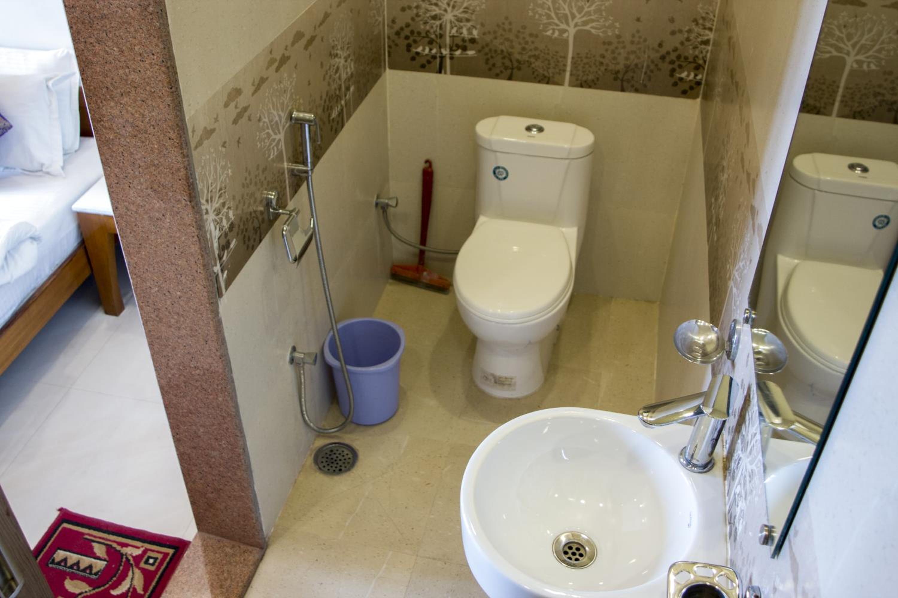 Deluxe Double Bed City View - Photo 11