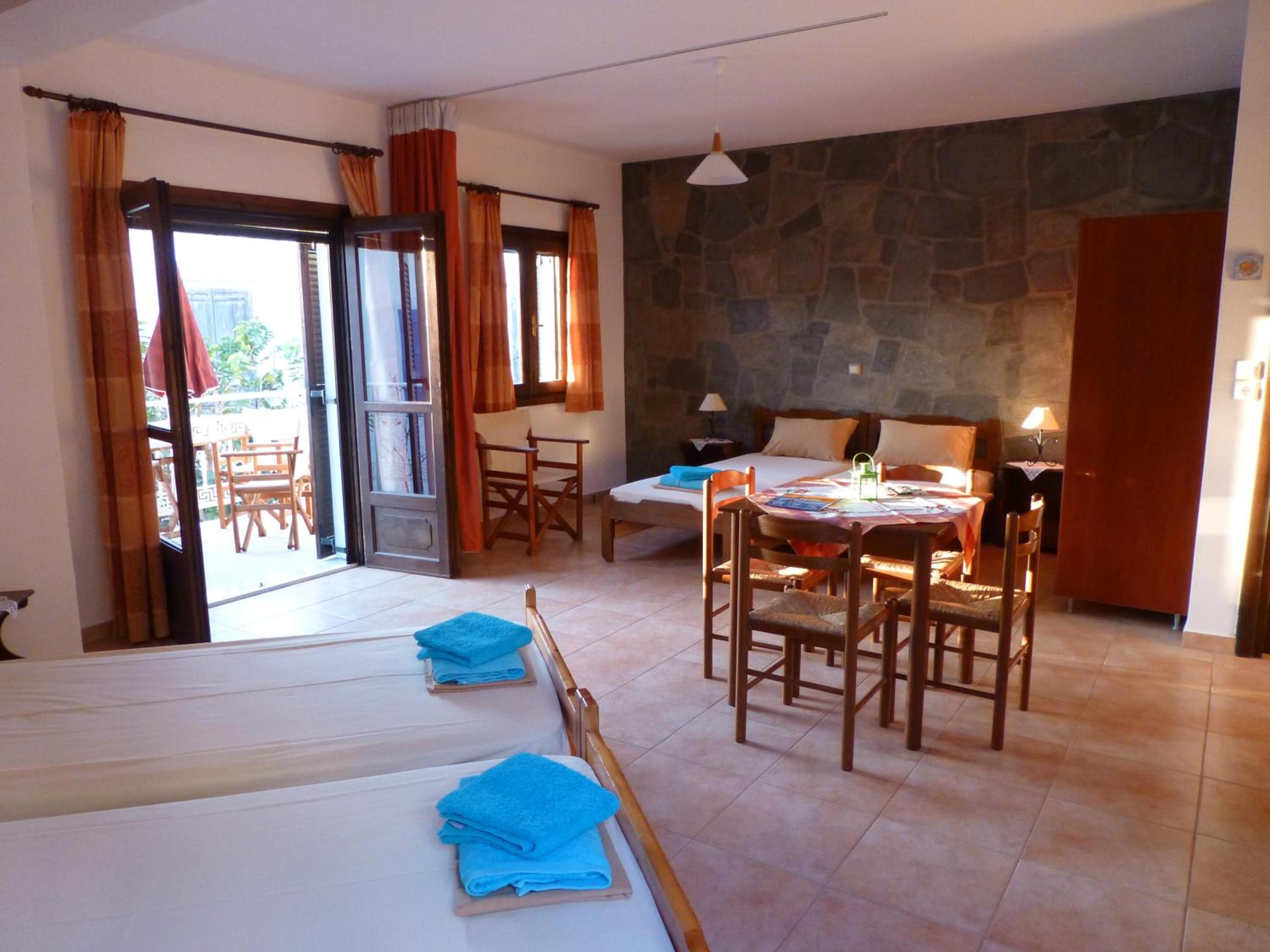 Studio (4 Adults)
