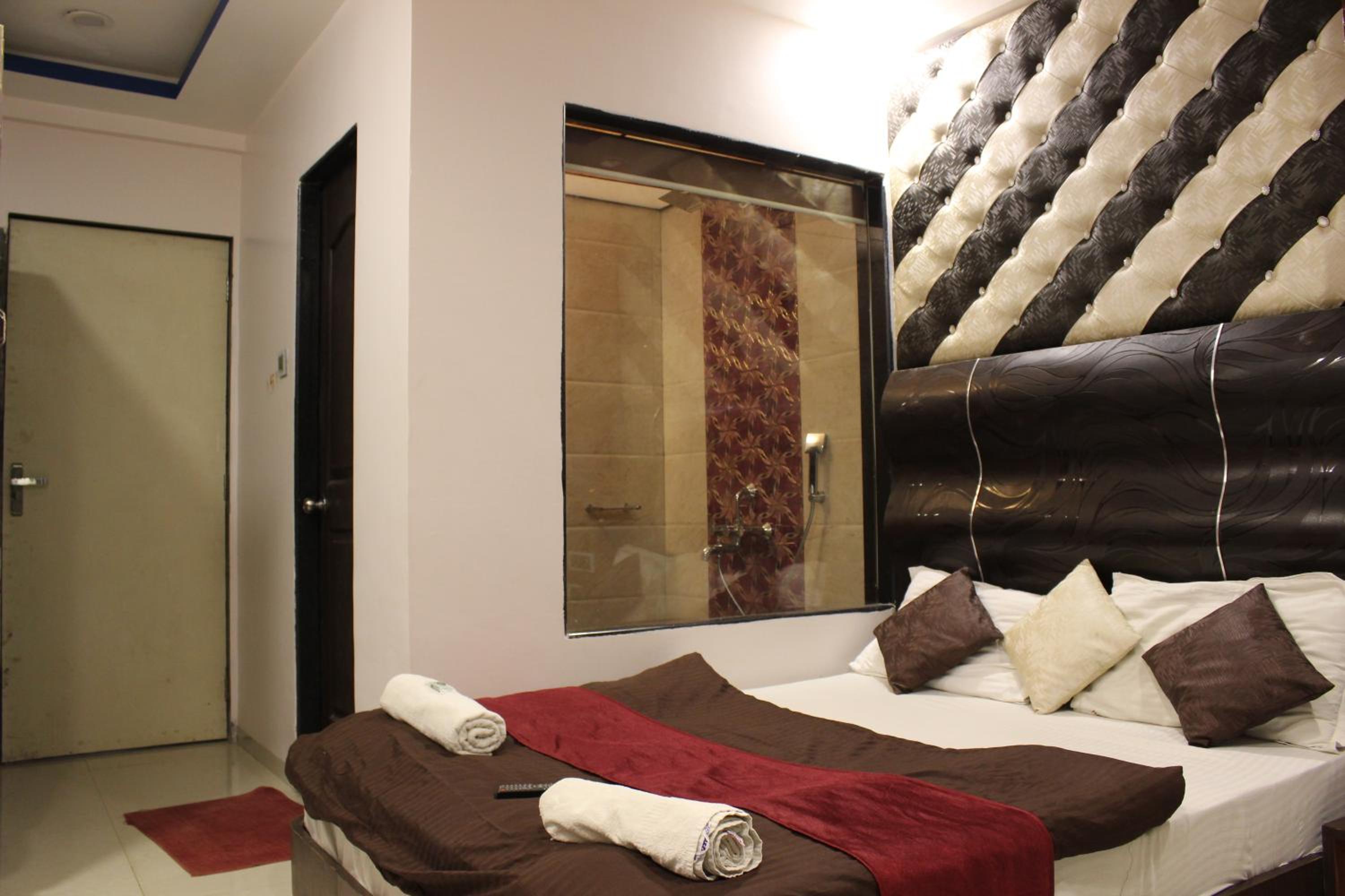 Deluxe Room - Photo 2