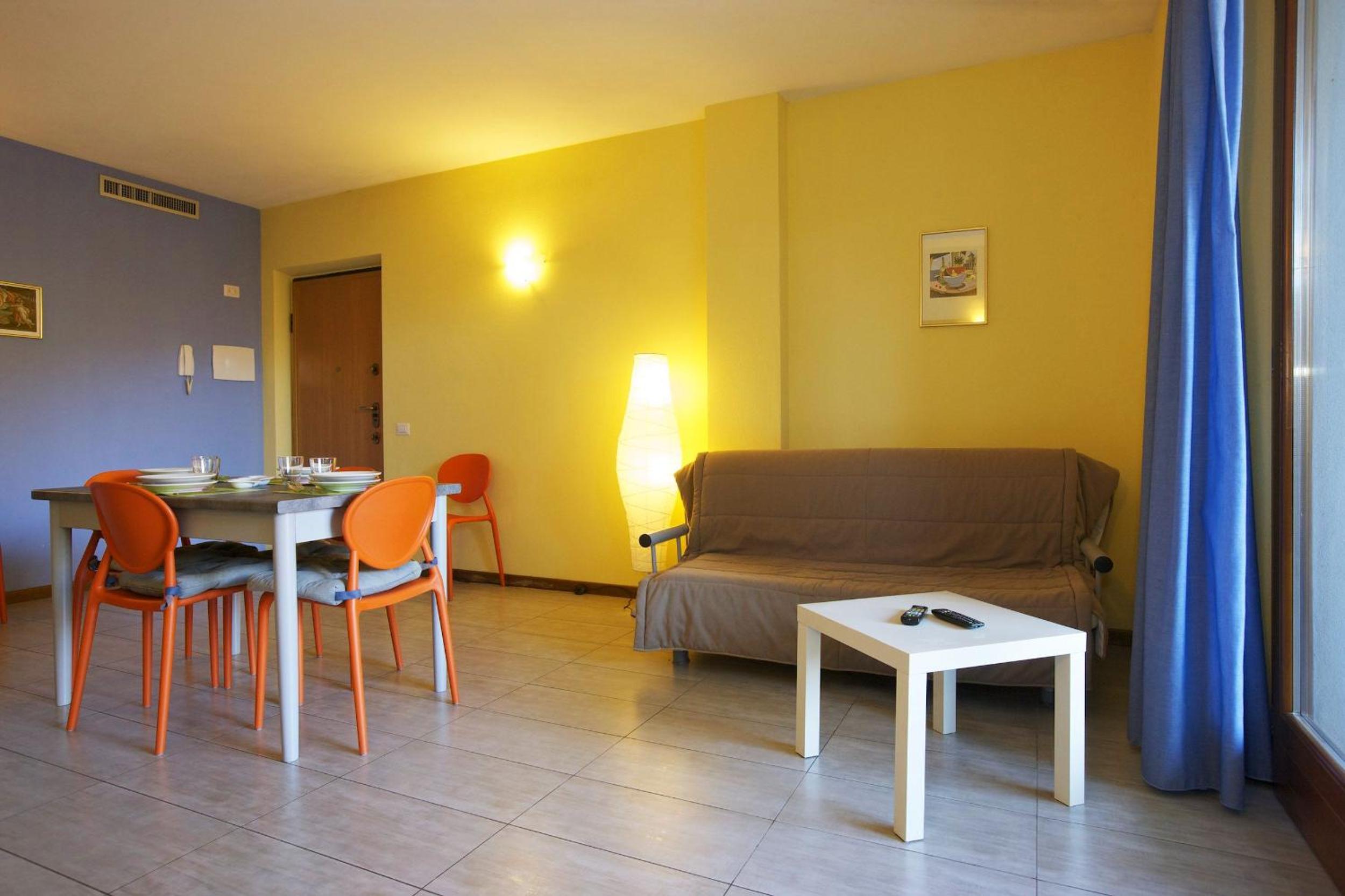 Apartment with Mountain View