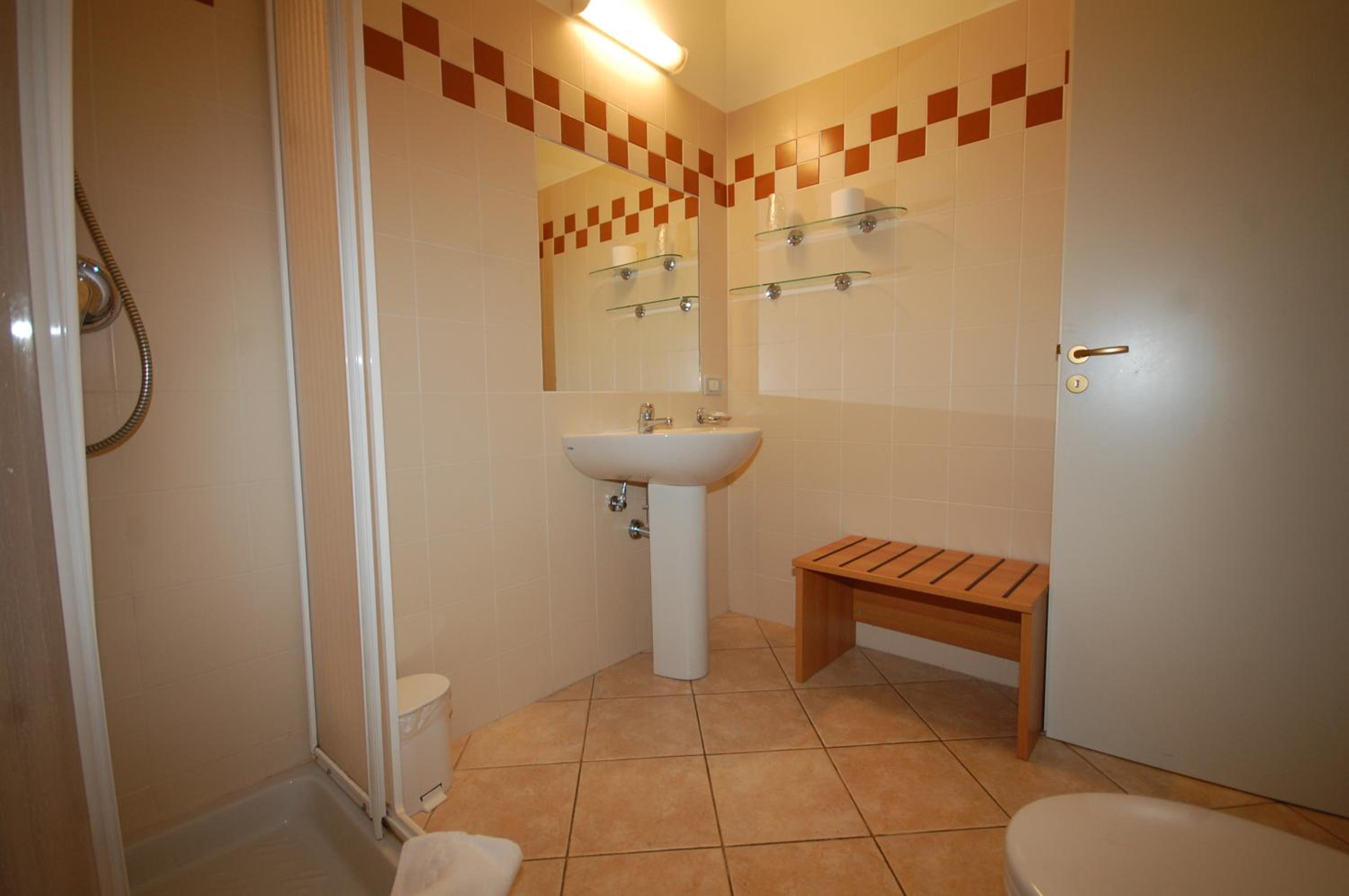 Twin Room - Photo 3