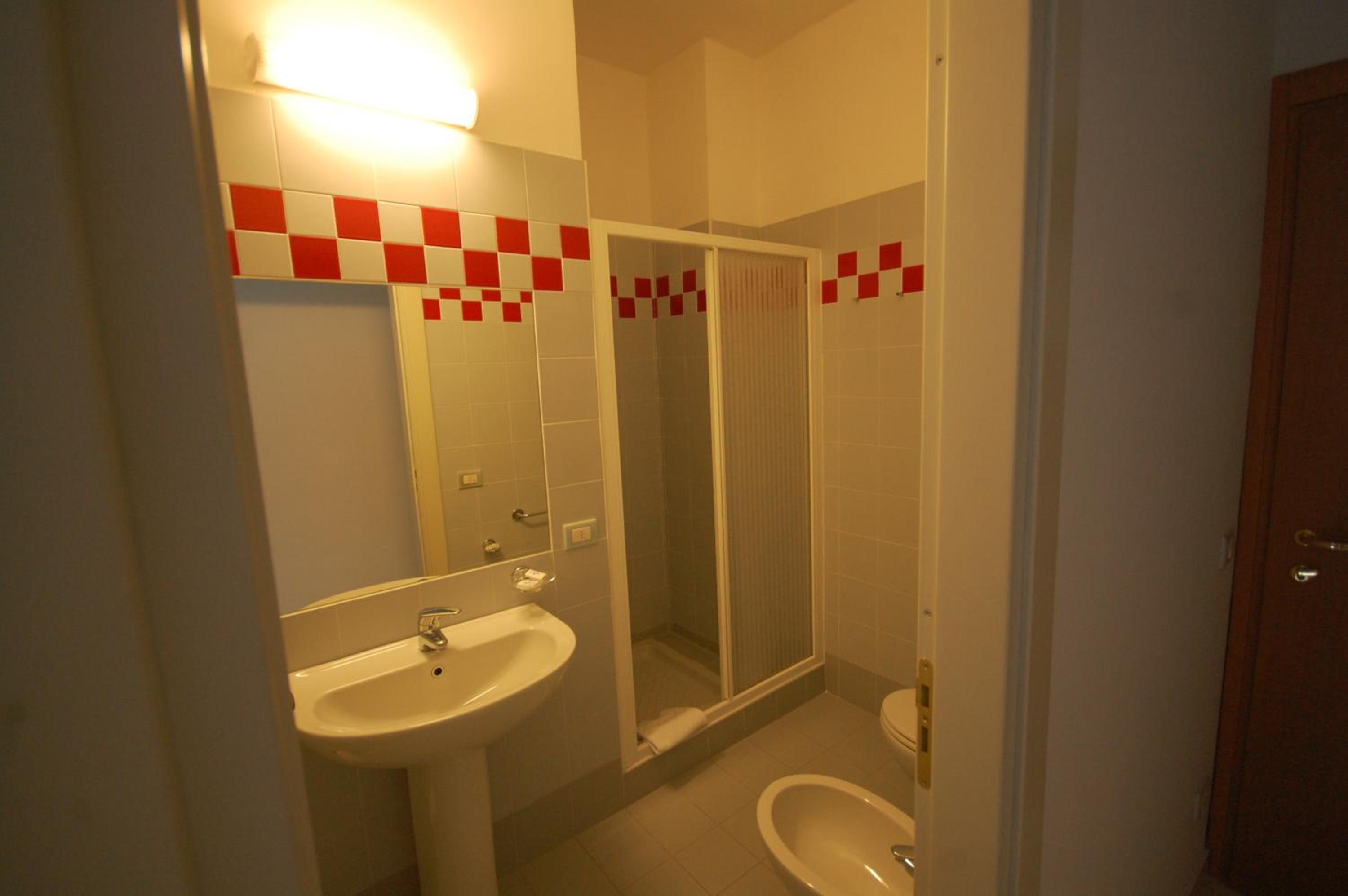 Double Room - Photo 5