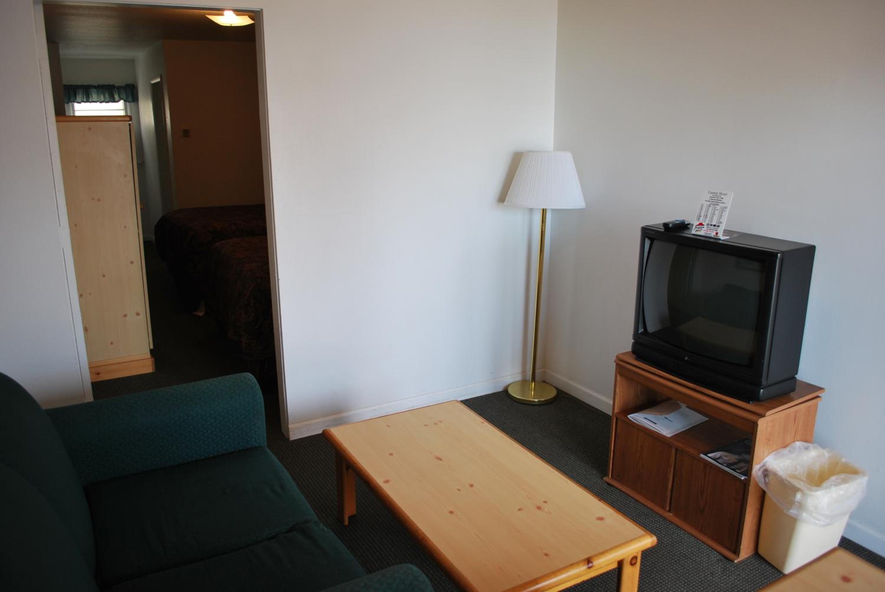 Queen Room with Two Queen Beds photo 2