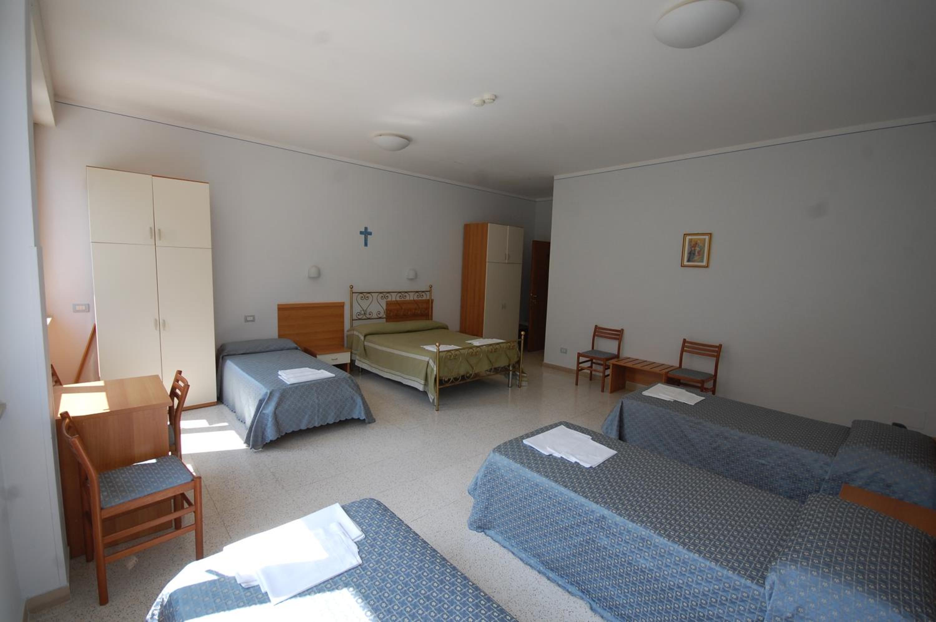 Quadruple Room - Photo 1