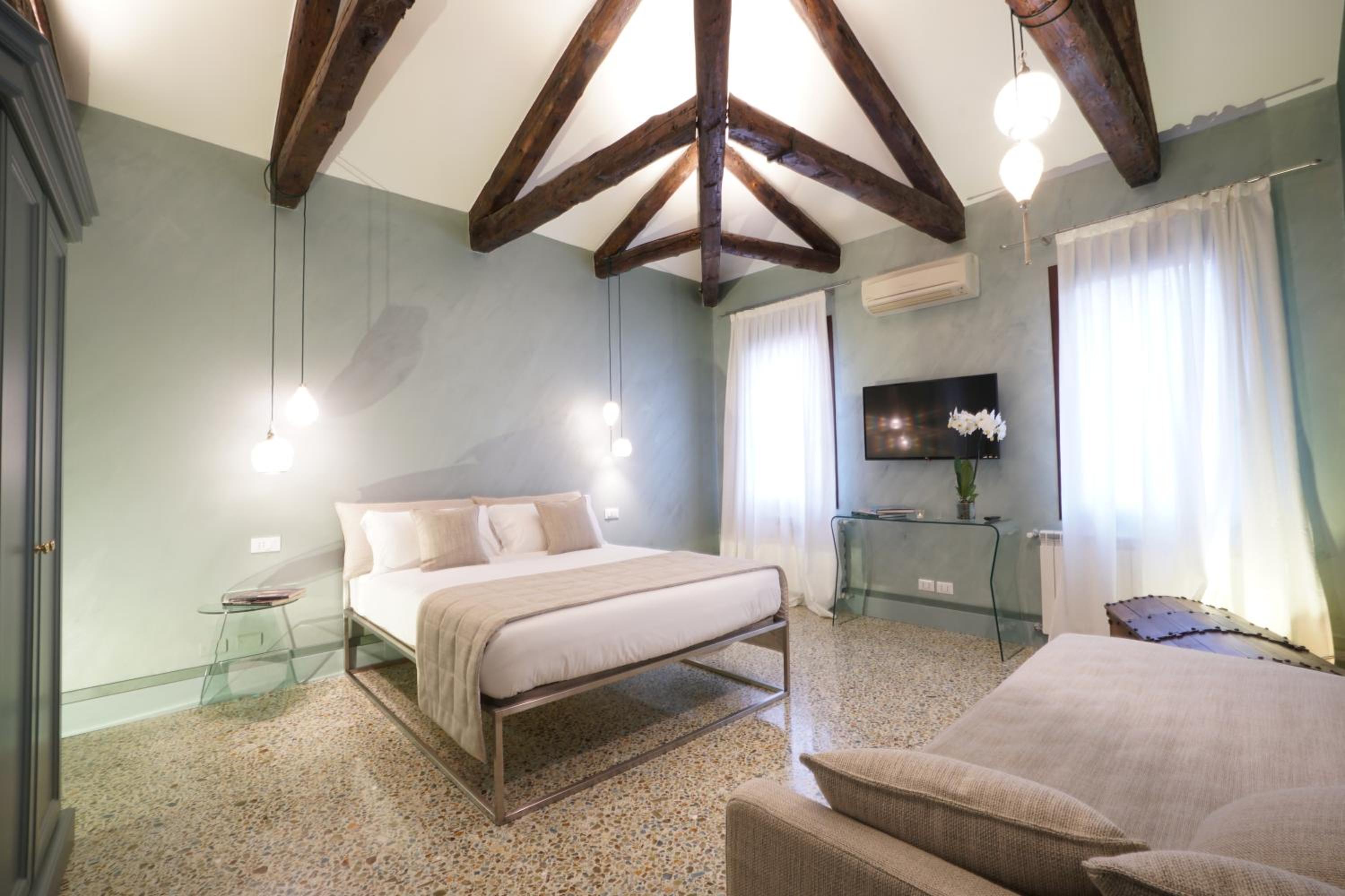 Luxury Quadruple Room photo 3