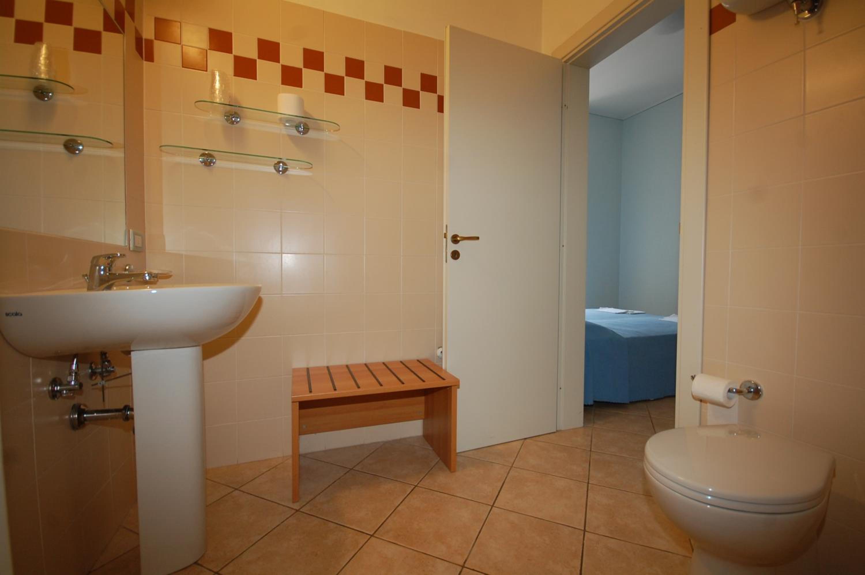 Twin Room - Photo 4