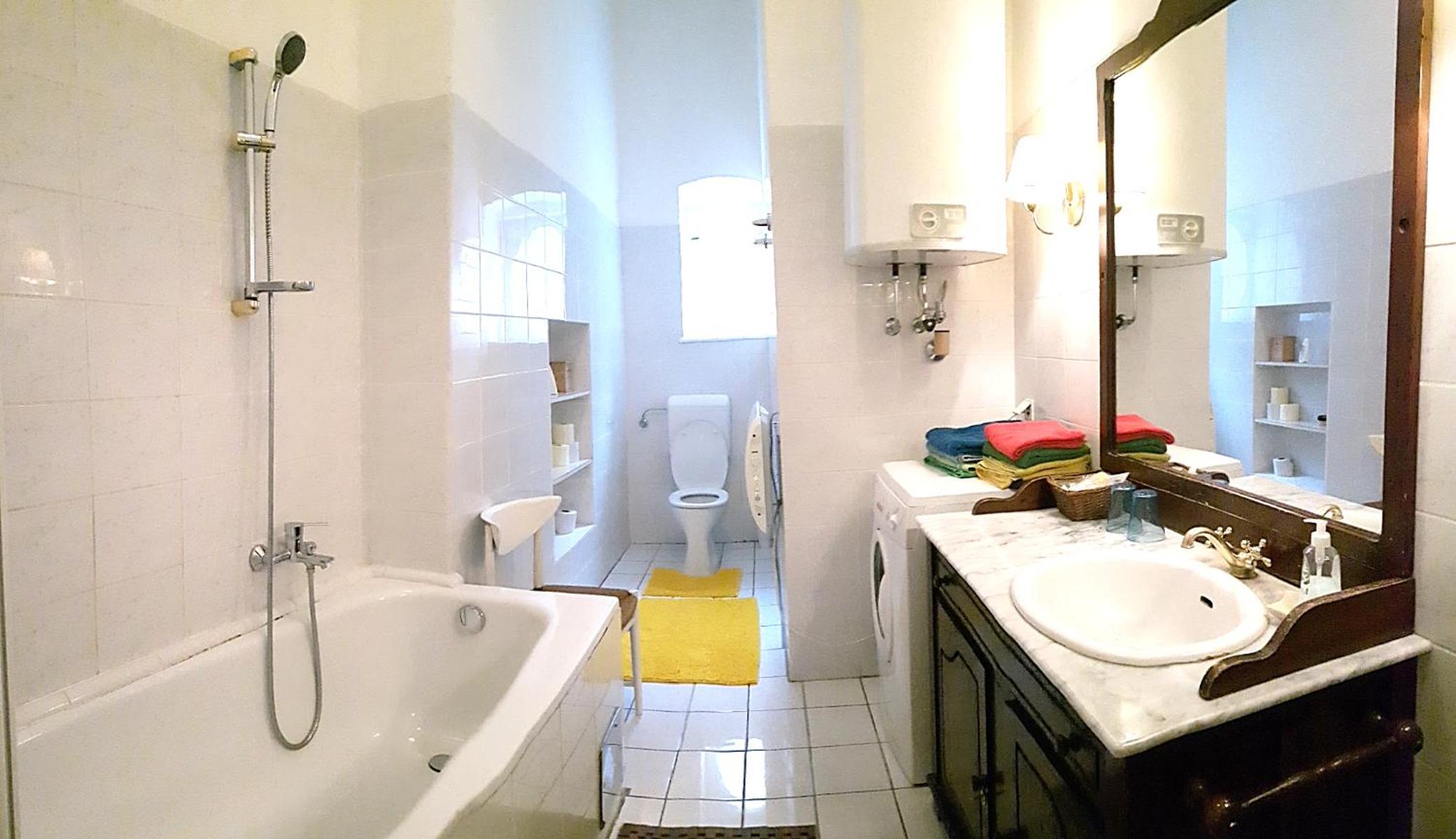 Two-Bedroom Apartment with Balcony photo 2