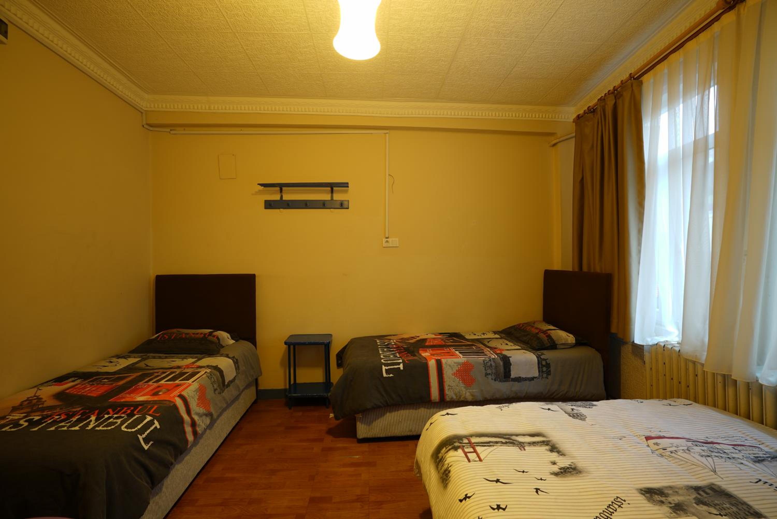Economy Quadruple Room with Shared Bathroom photo 3