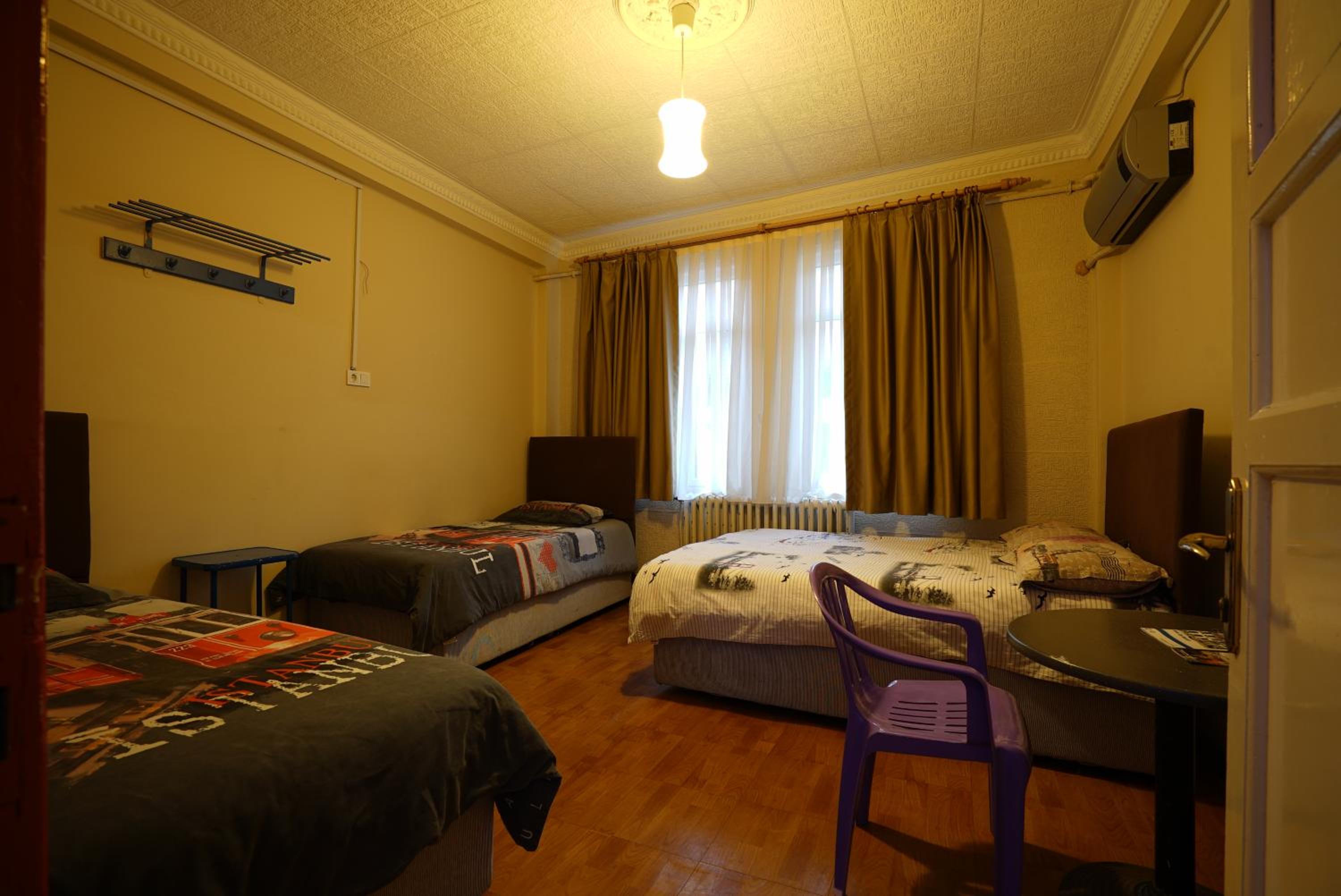 Economy Quadruple Room with Shared Bathroom photo 2
