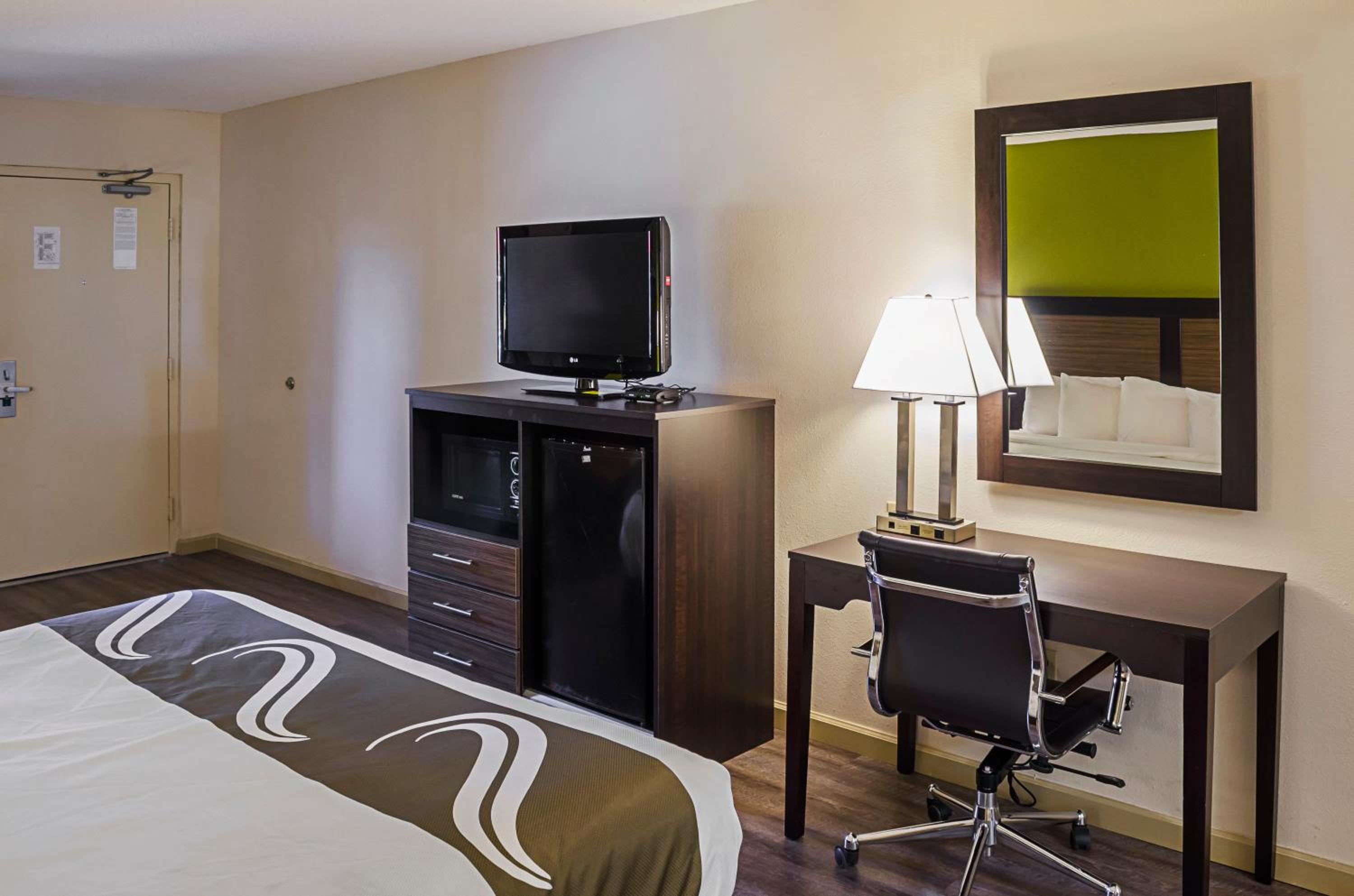 Double Room with Two Double Beds - Non-Smoking - Photo 2