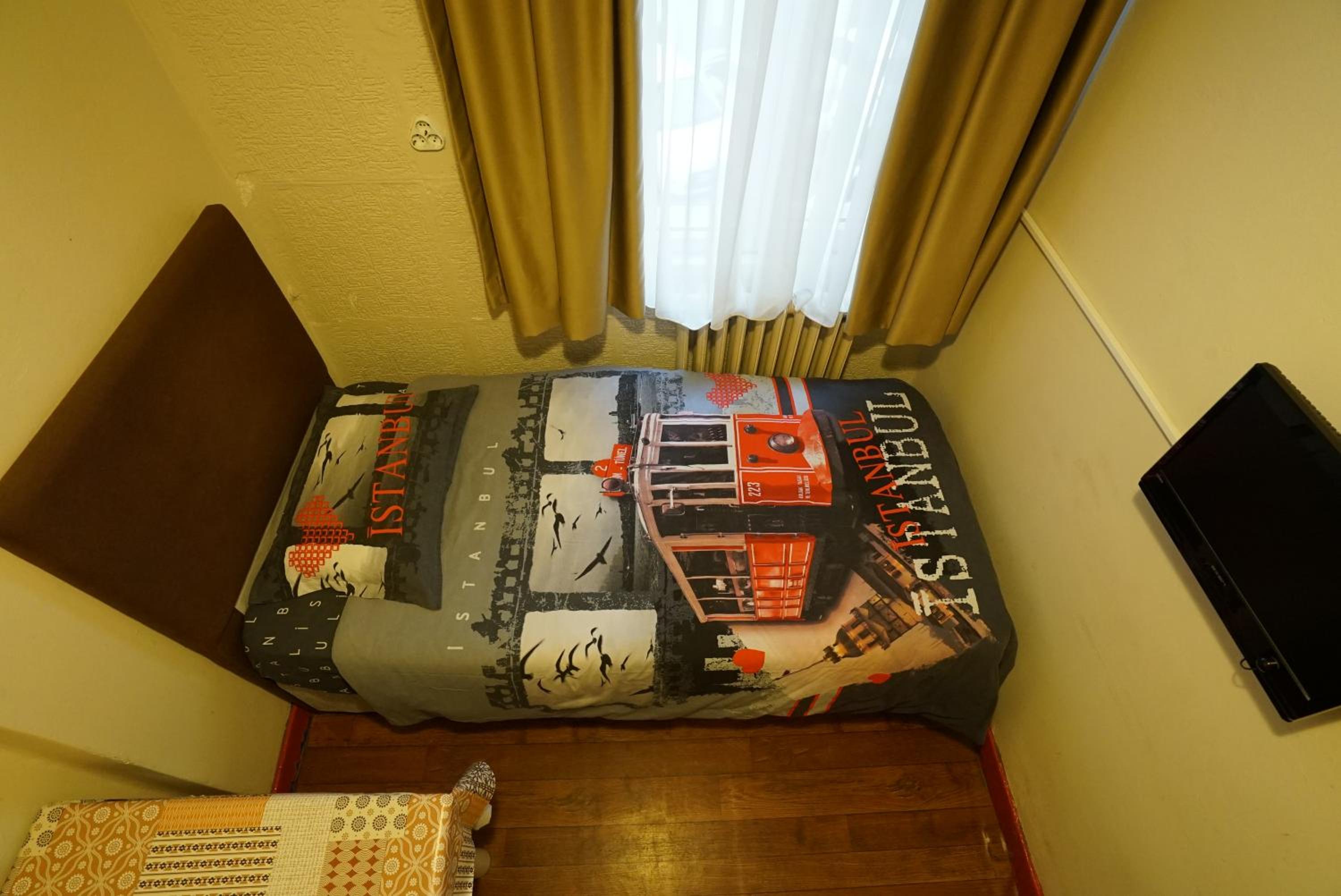 Economy Single Room with Shared Bathroom photo 3