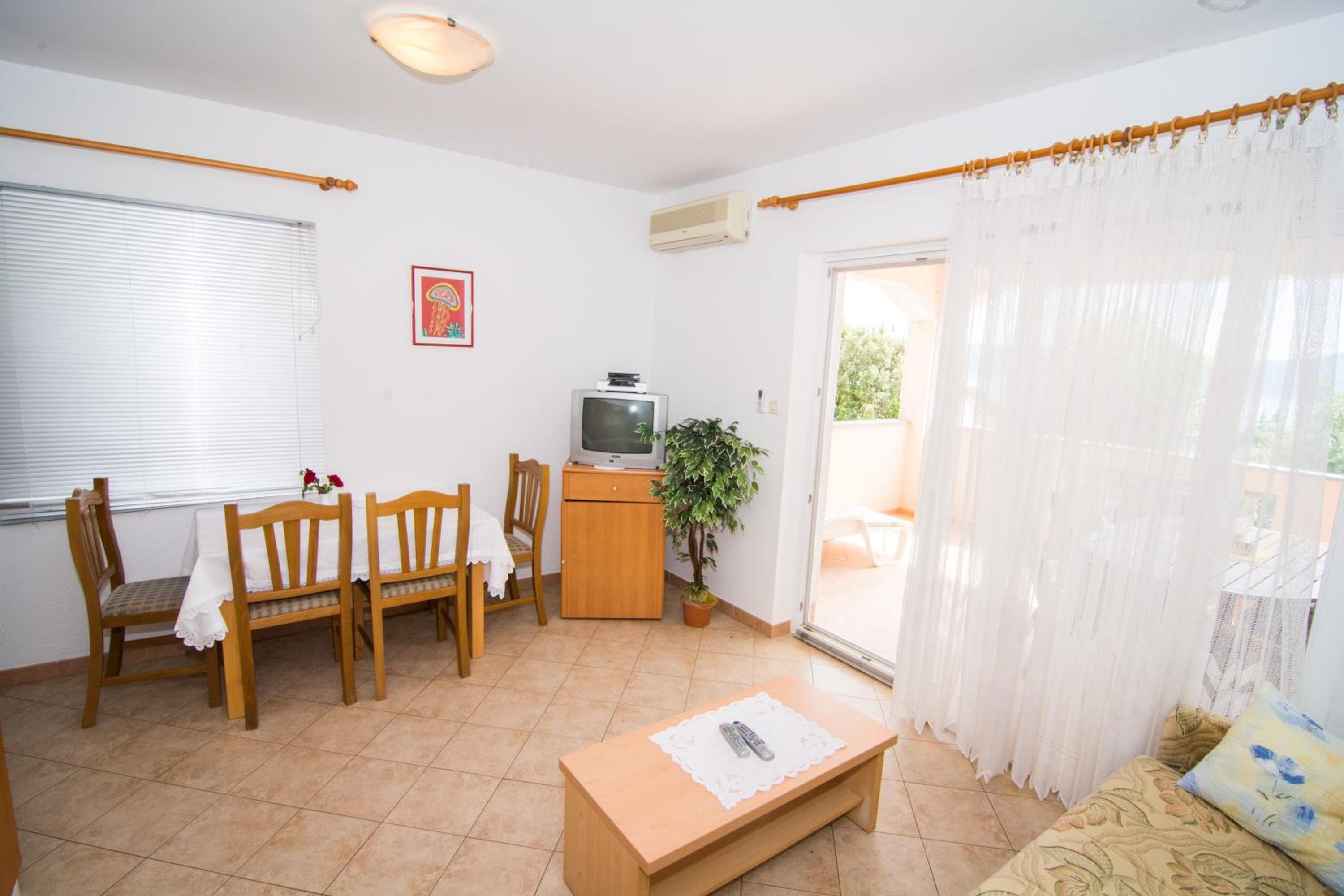 One-Bedroom Apartment photo 2