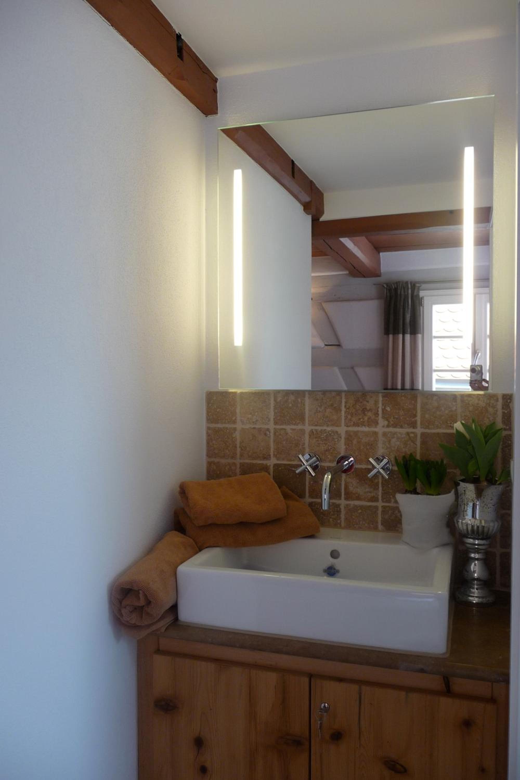 Deluxe Double Room - Photo 23
