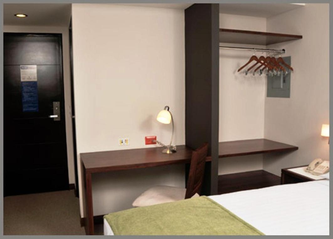 Queen Room - Photo 5