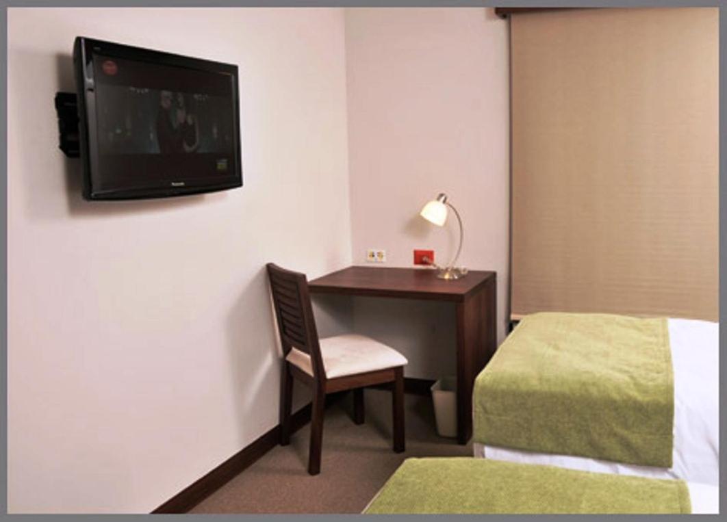 Twin Room - Photo 7