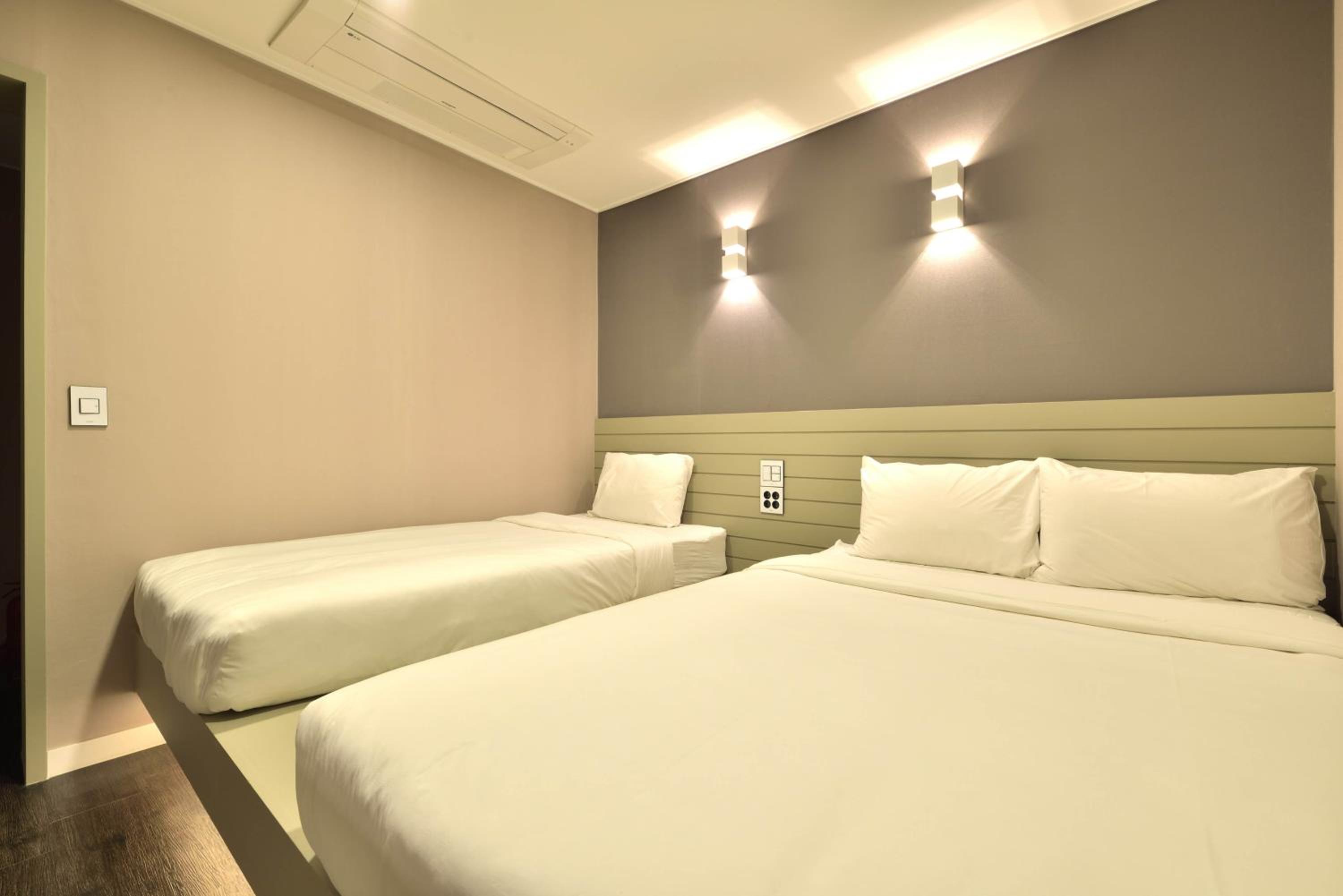 Triple Room