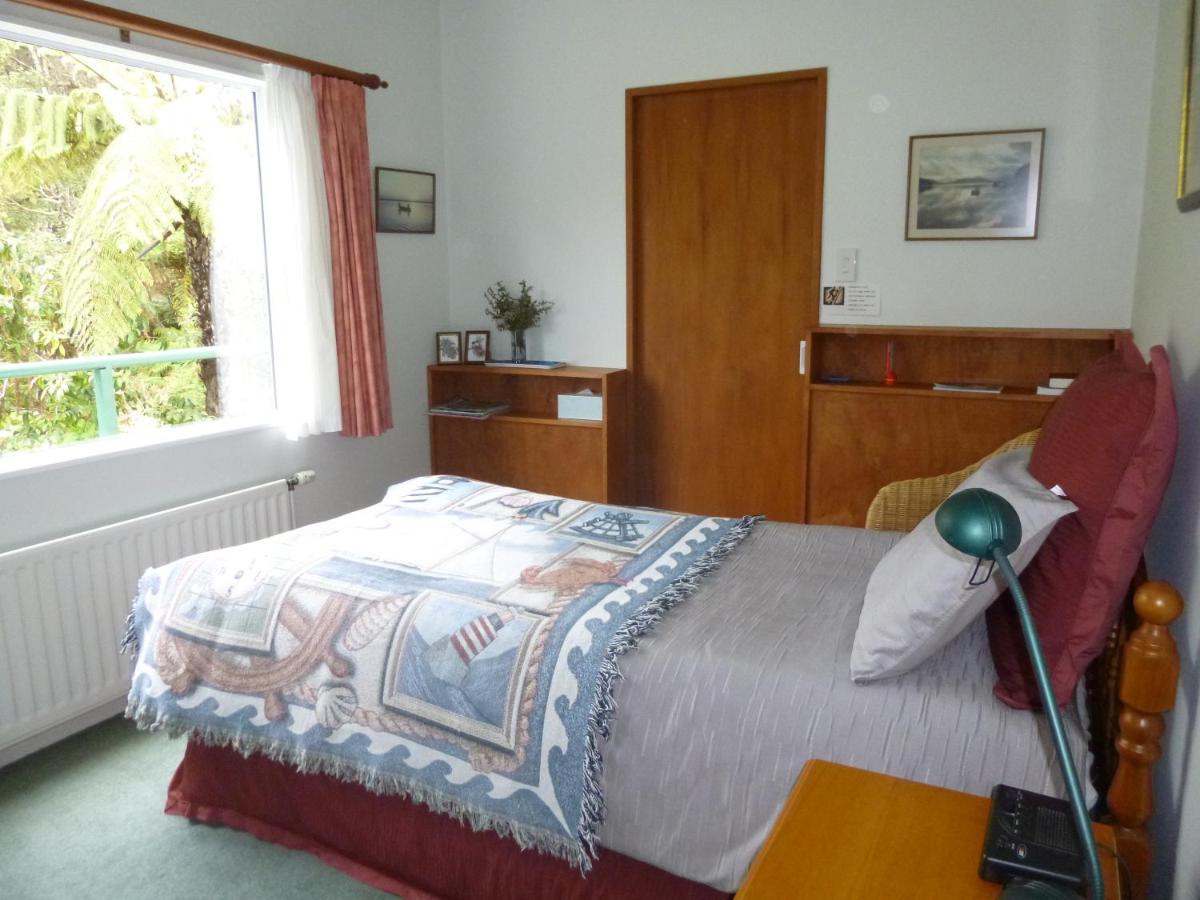 Single Room with Bath photo 2
