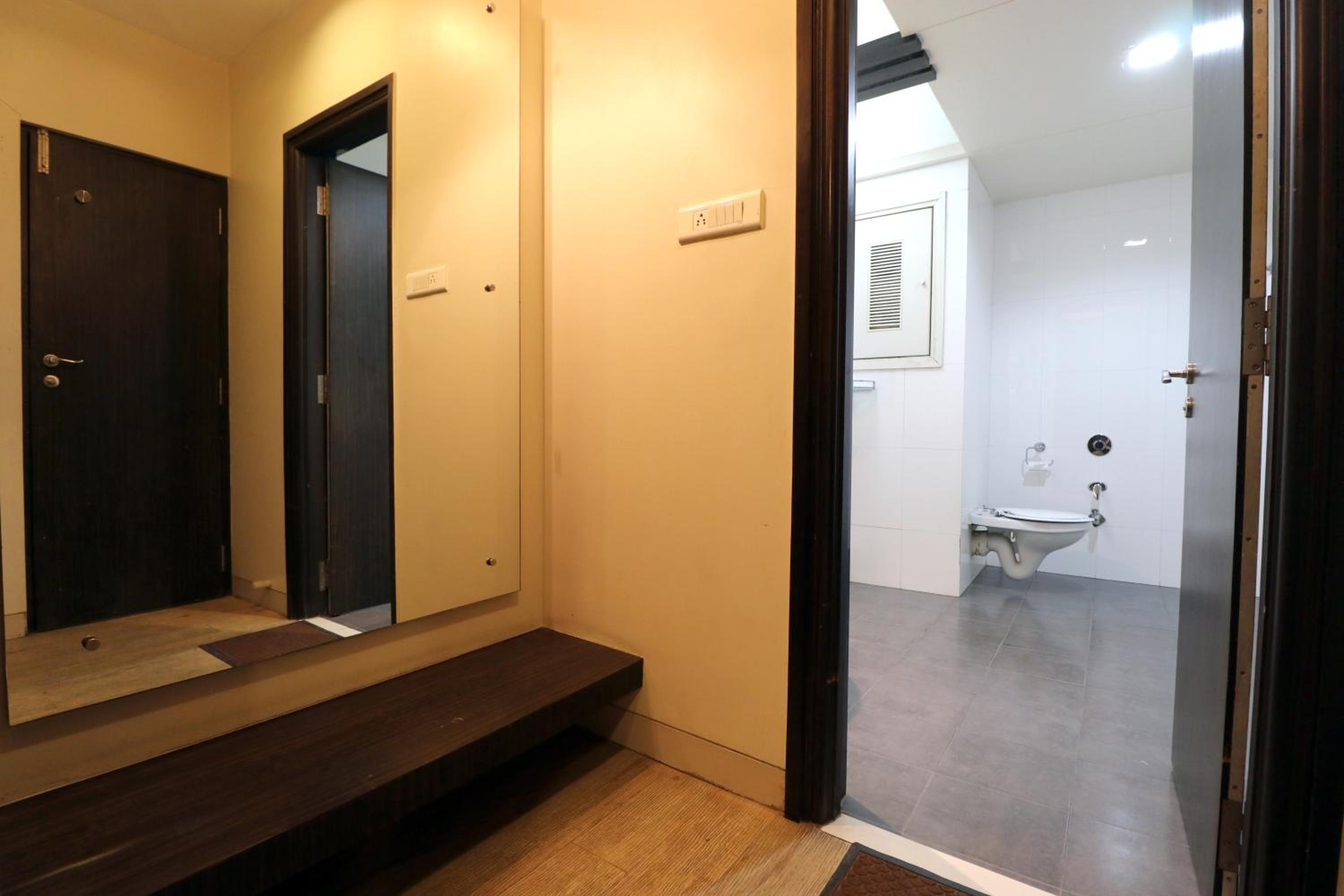 Executive Suite - Photo 5