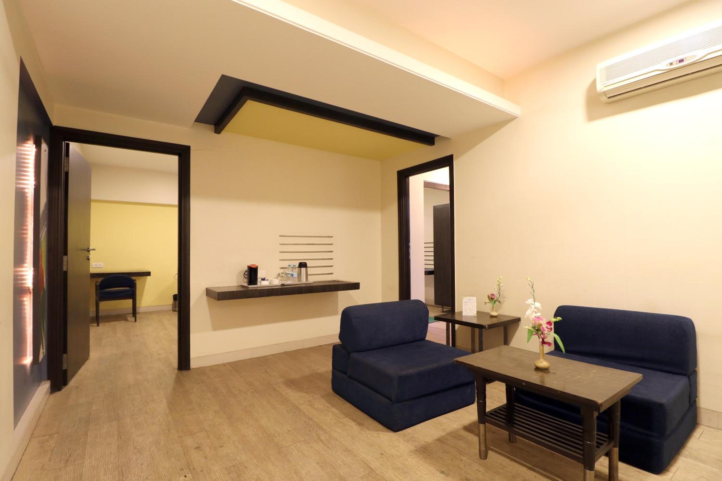 Executive Suite - Photo 4