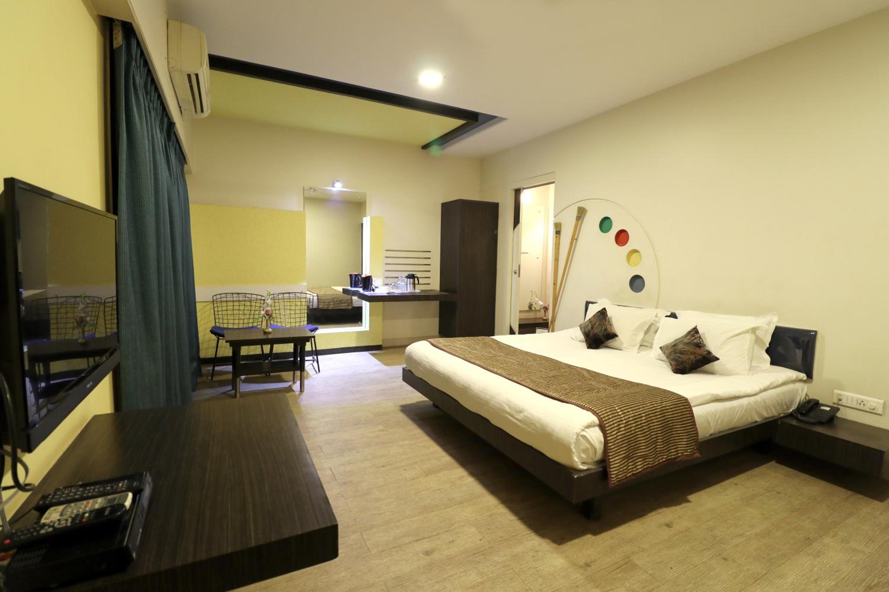 Executive Suite - Photo 1