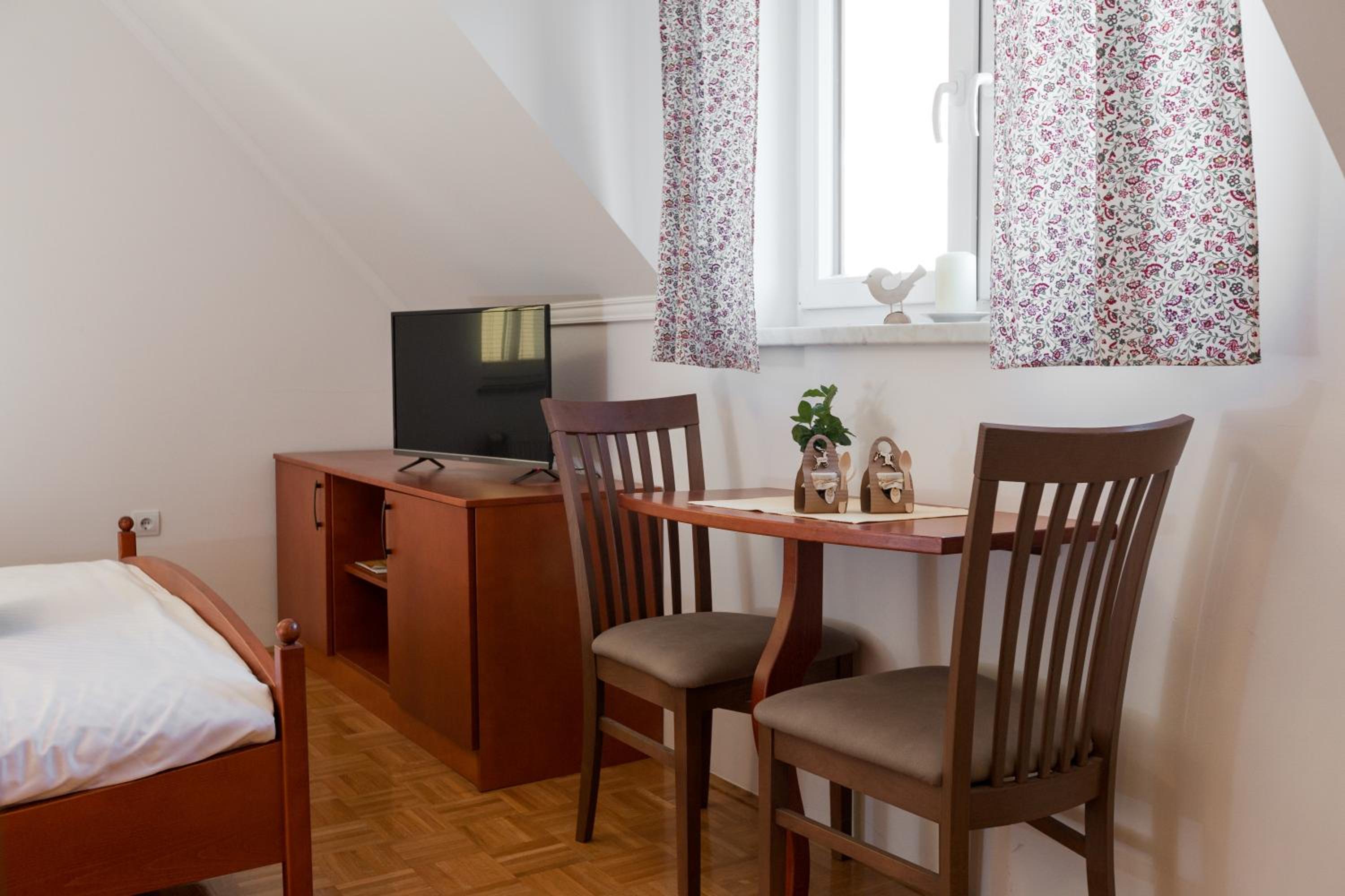 Double Room - Photo 4