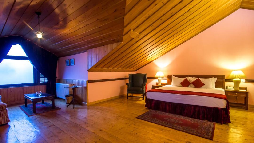 Luxury Room with View - Photo 3