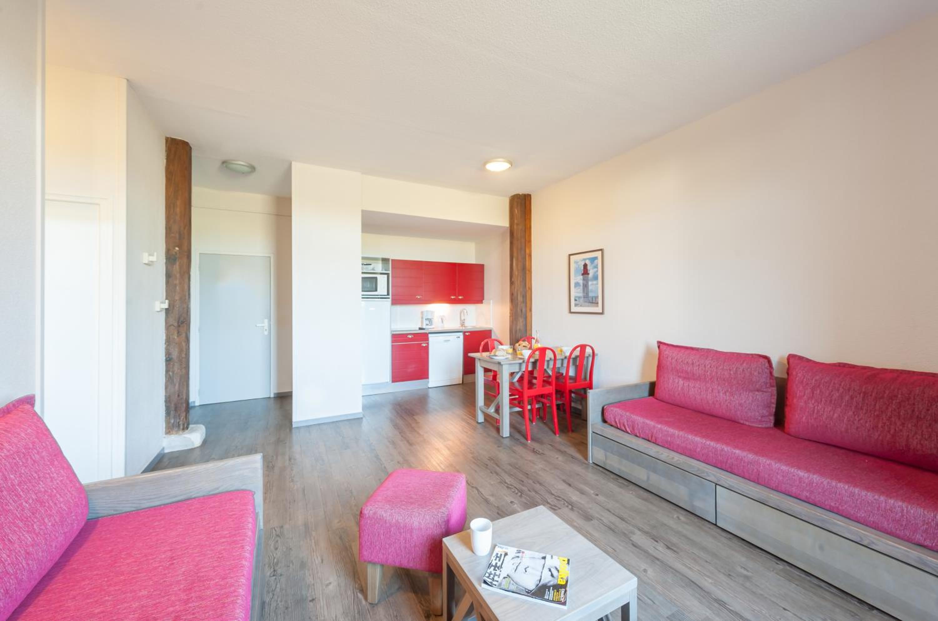 One-Bedroom Apartment (5 People) photo 1