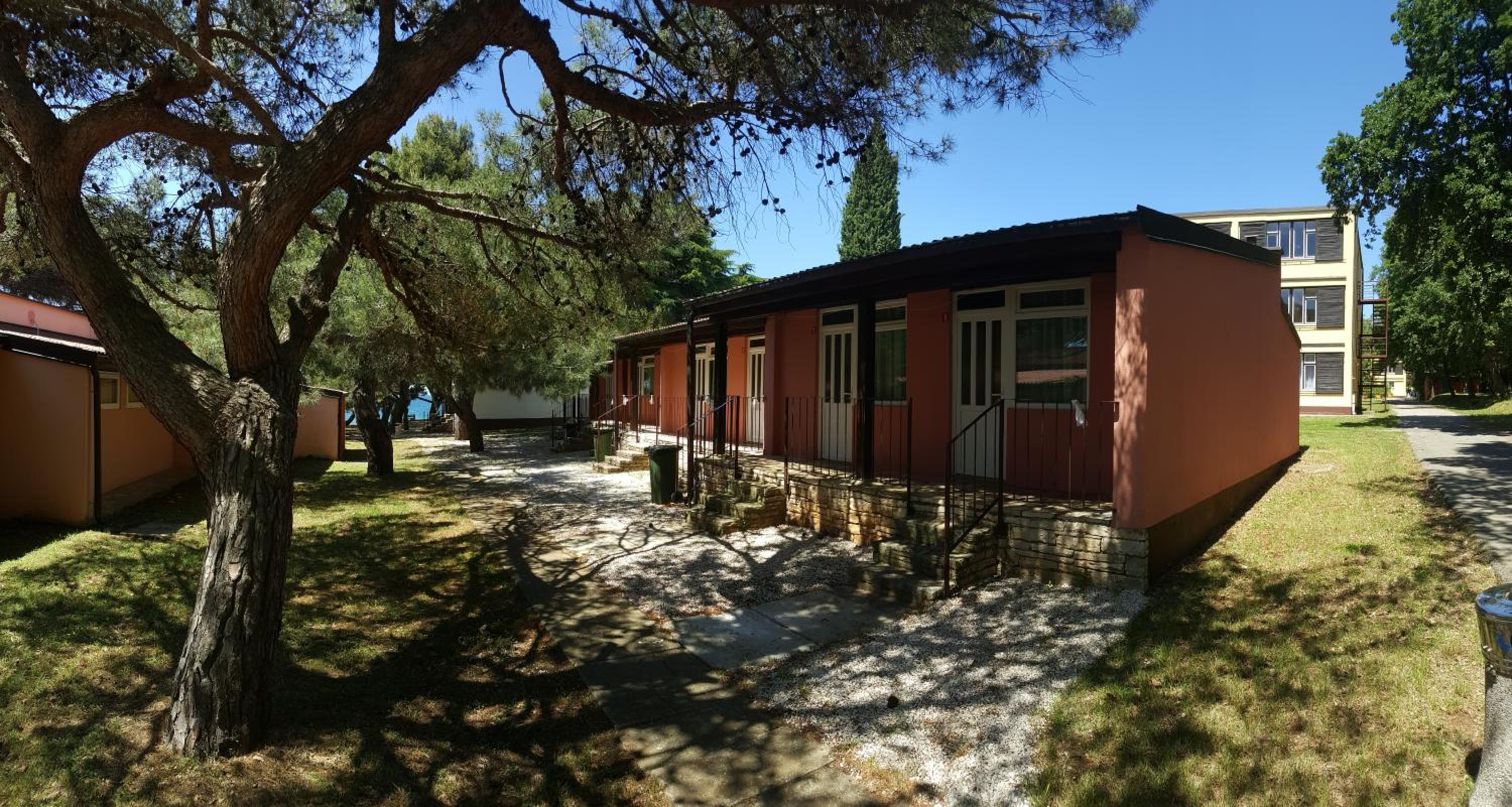 Bungalow - Water Front  - Photo 15